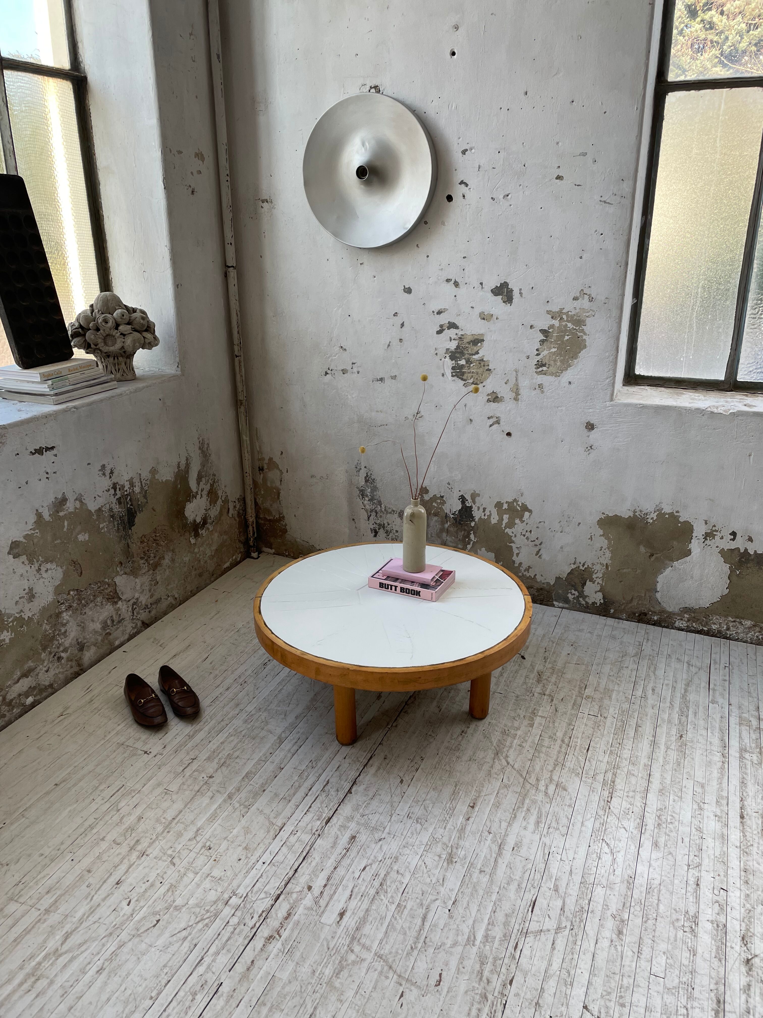 Round coffee table white ceramic and wood