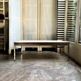 Table basse en mélaminé blanc et acier chromé