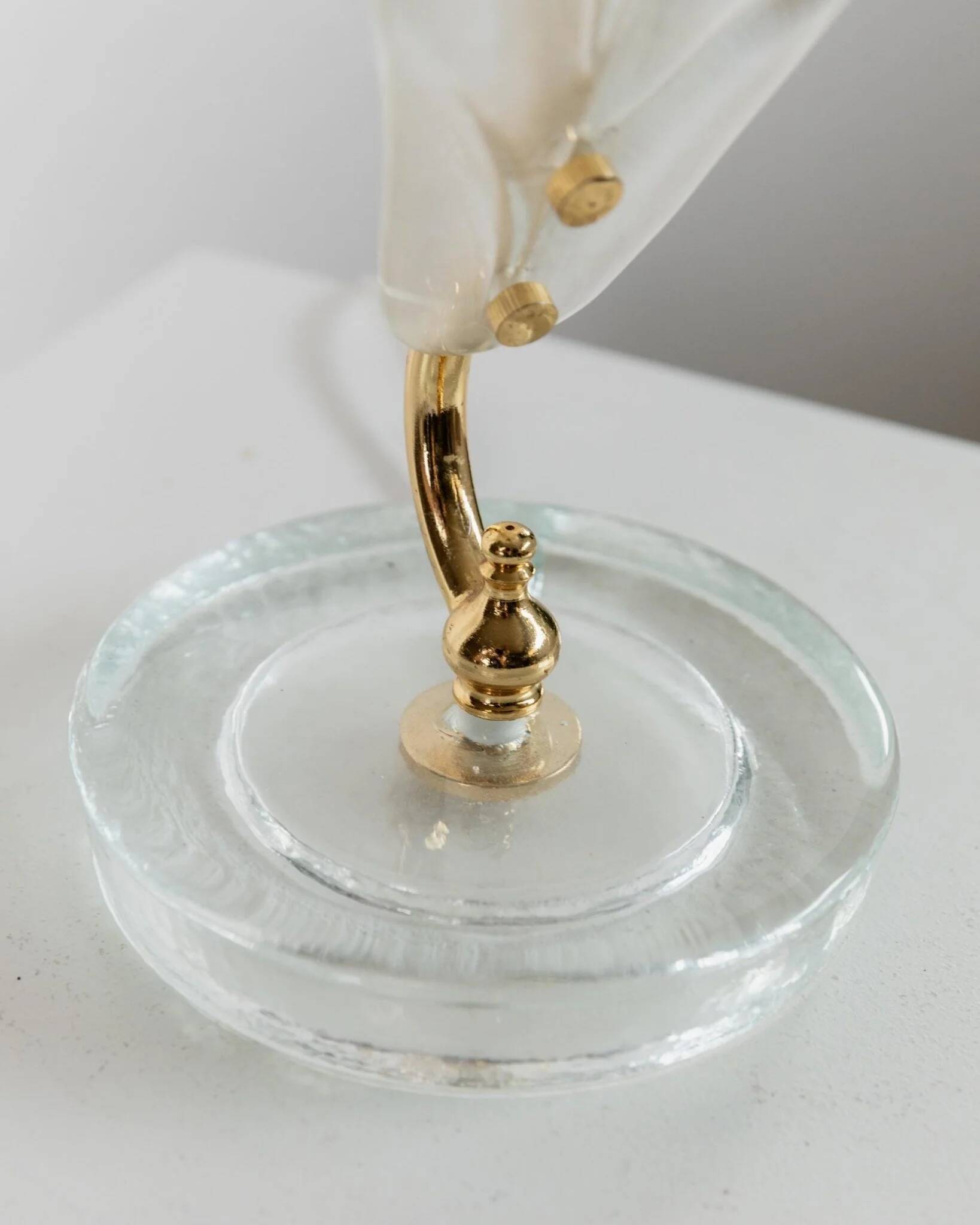 Vintage Murano Glass Table Lamp – White Opal Leaf-Shaped Glass with Blue Accent, Gold Metal Fittings, Italy 1980s