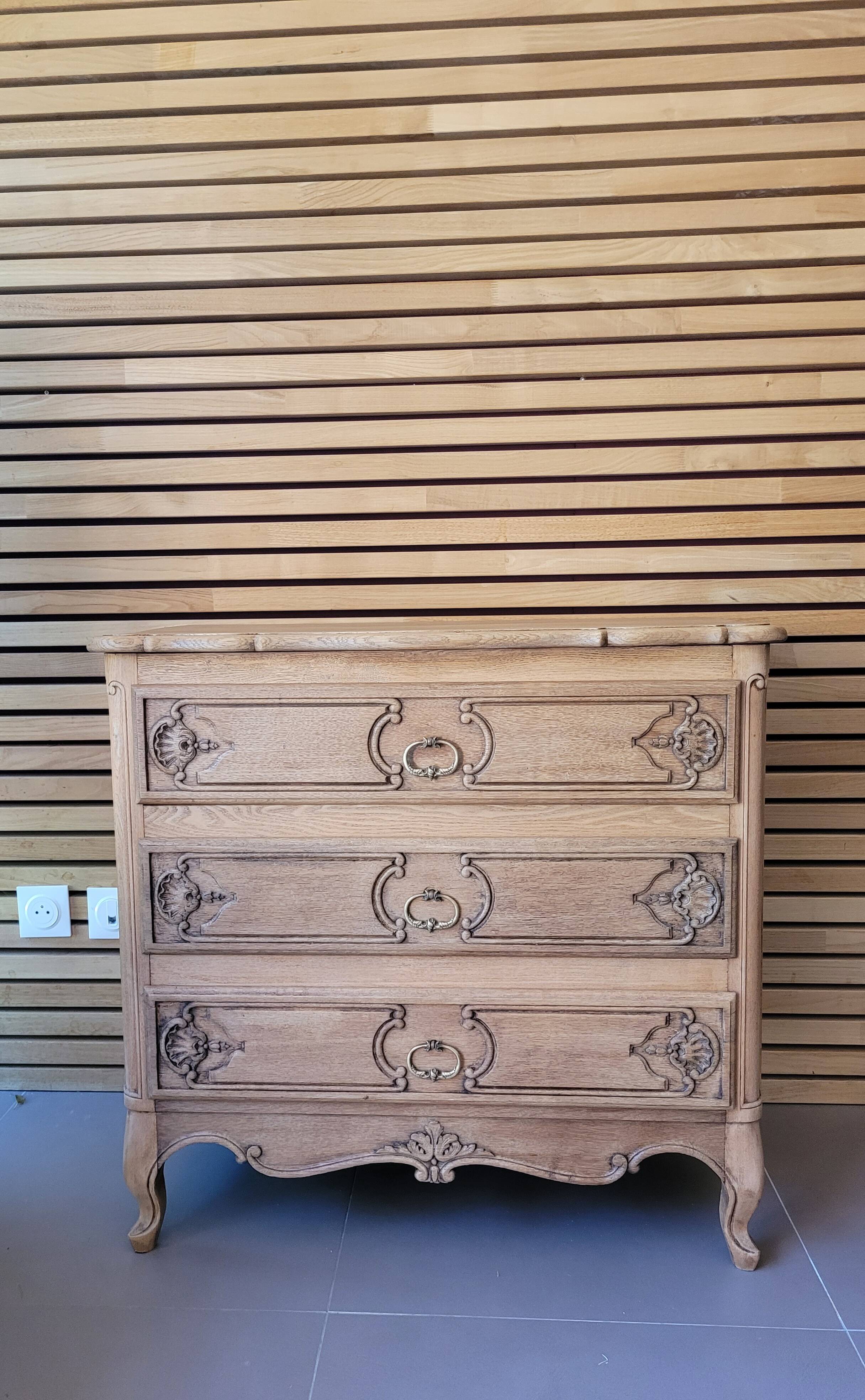 Vintage chest of drawers