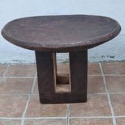 African monoxyle side table in carved wood with a curved top, 48x36 cm.