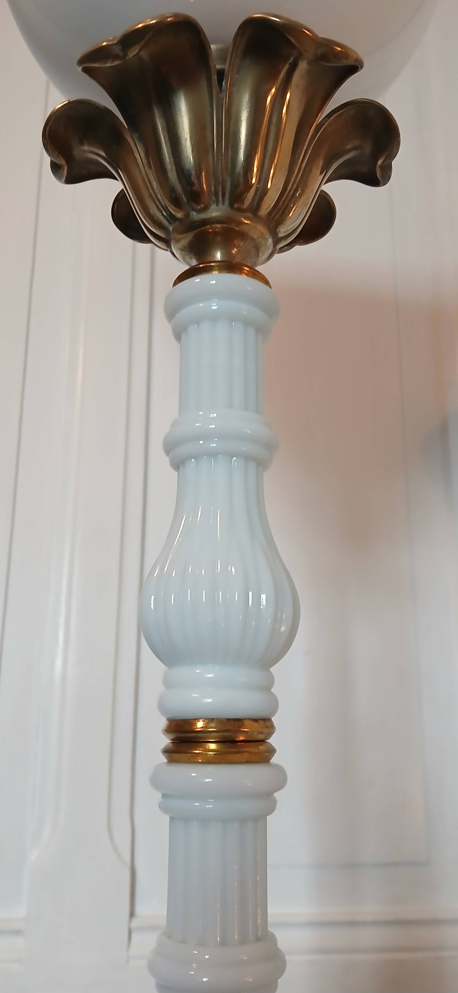 Lampadaire vintage art déco opaline et bronze