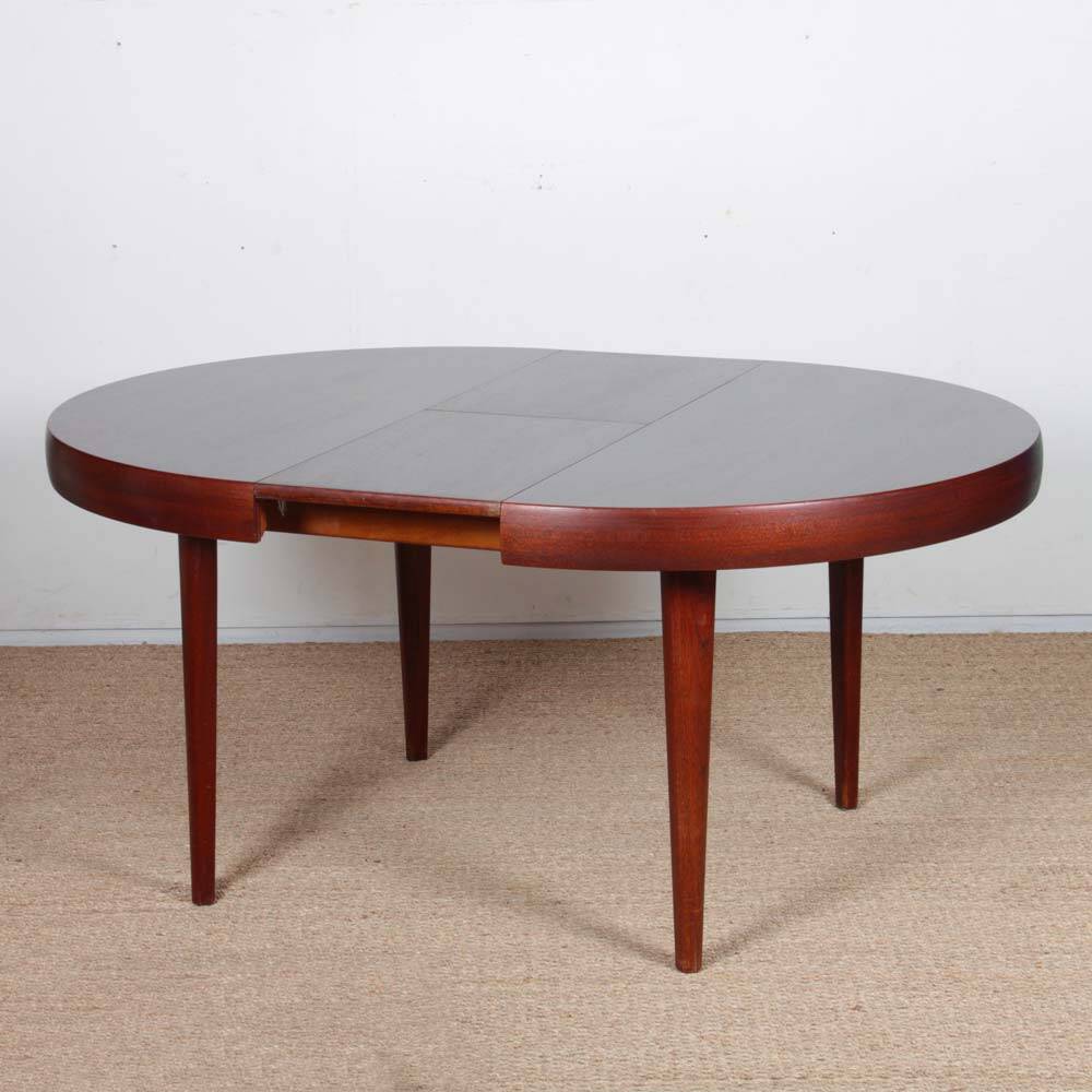 Round extendable dining table in Rio rosewood, 1960