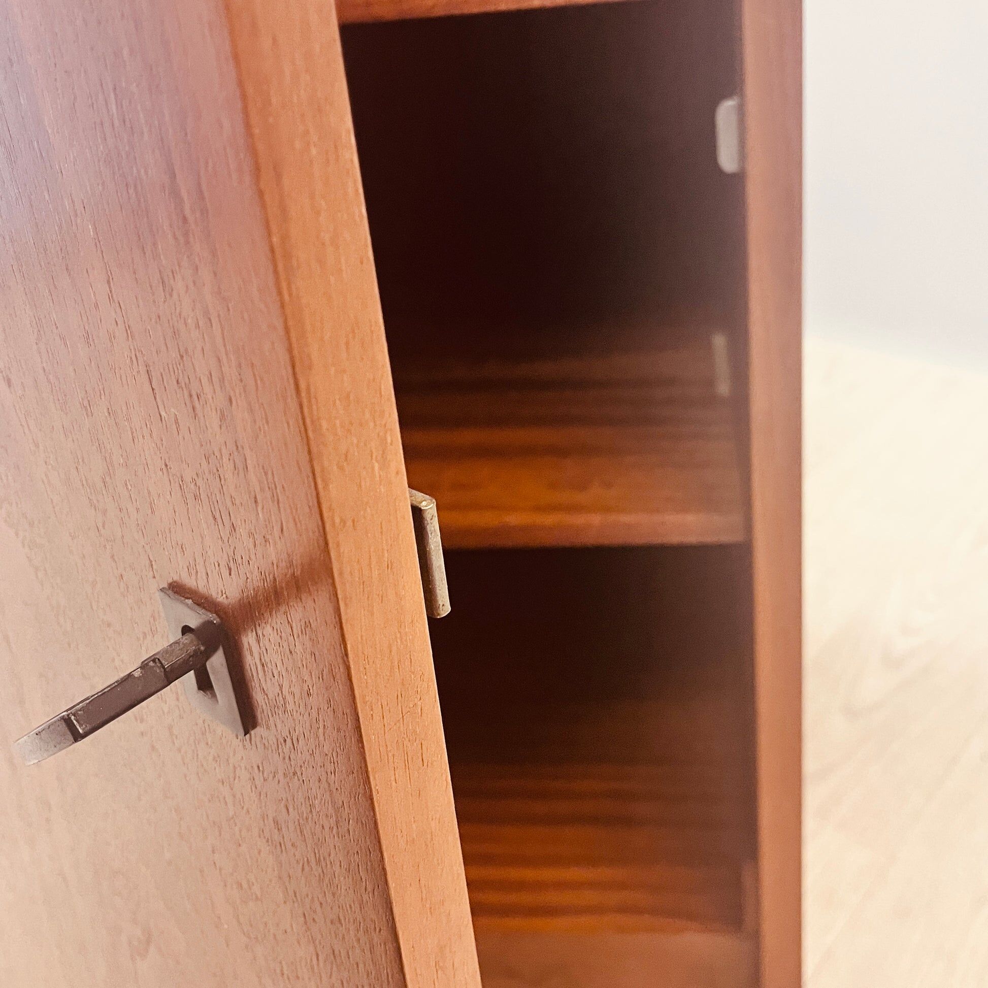 Dresser bedside table