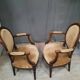 Paire de fauteuil médaillon Louis XVI