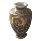 Vase with immortal decorations