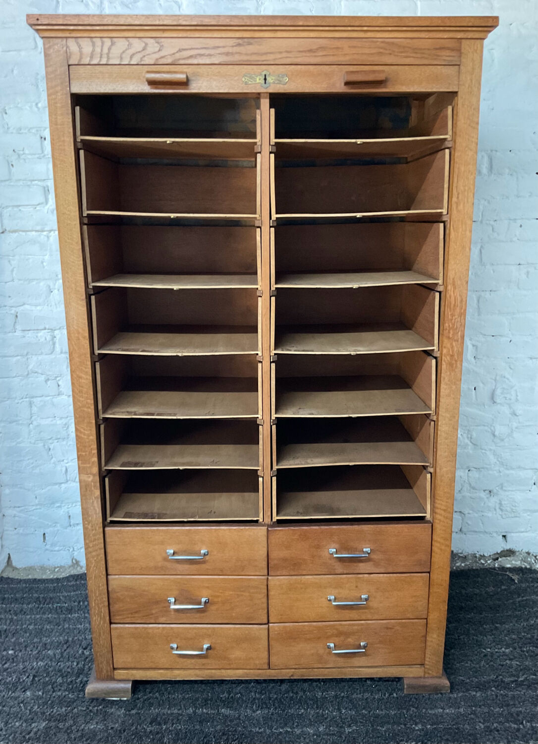 Notary furniture with wooden curtain
