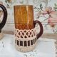 Service à citronnade 7 pièces vintage en verre ambré avec anse et contour en osier tressé