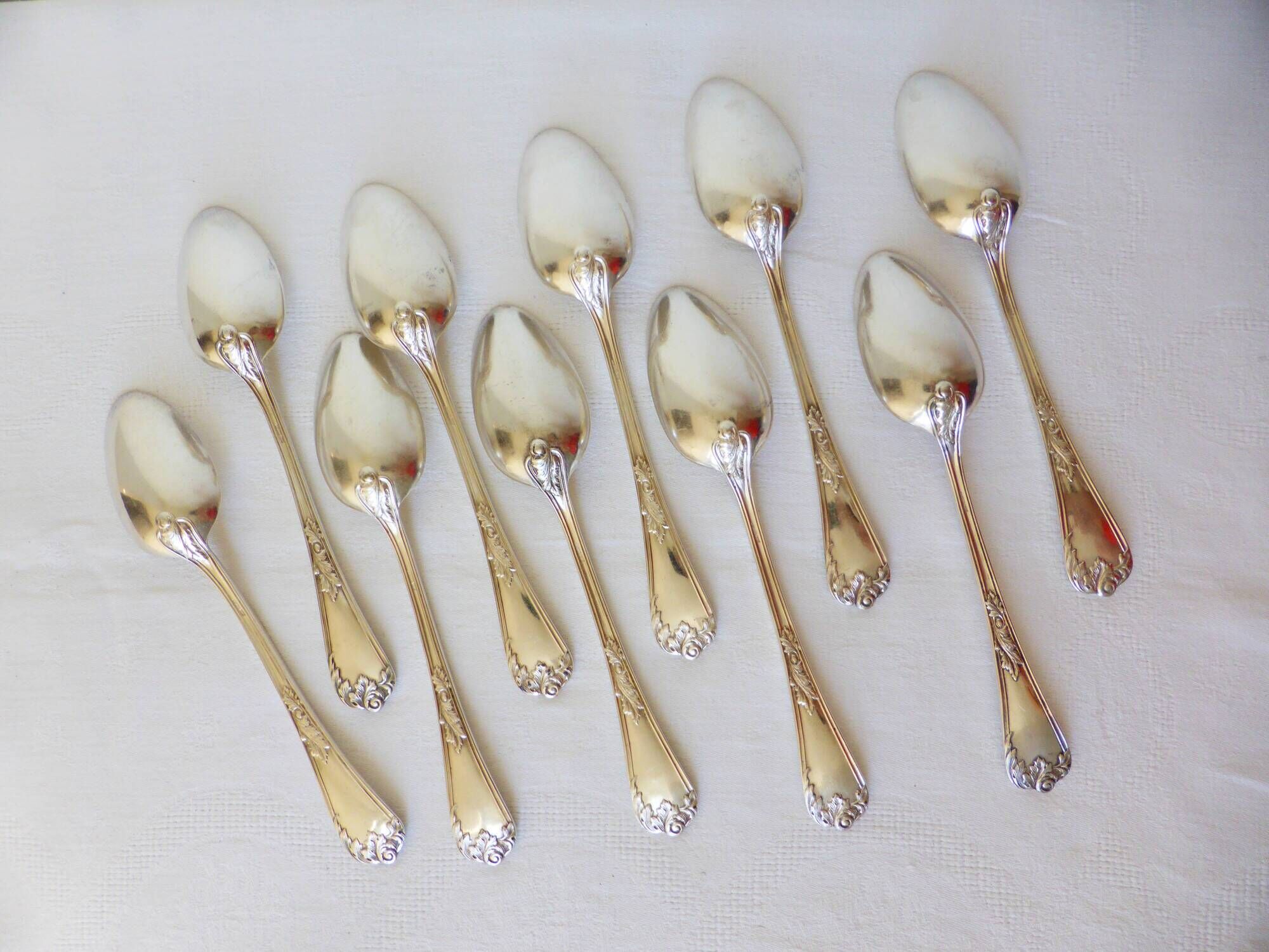 10 silver-plated metal soup spoons, hallmarked 2106225