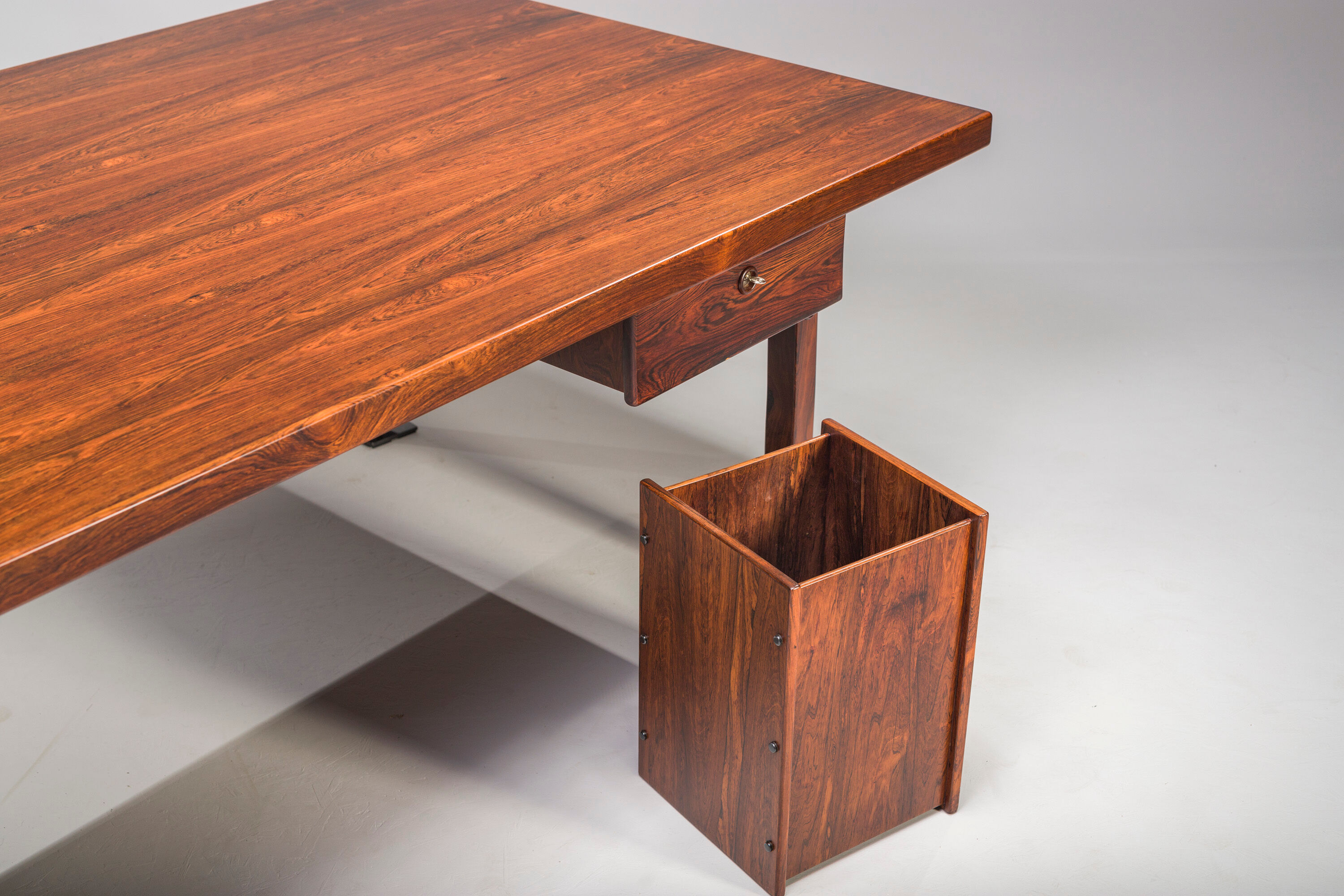 Mid-Century Modern Jacaranda Itamaraty Desk by Sergio Rodrigues for Oca, Brazil, 1960s