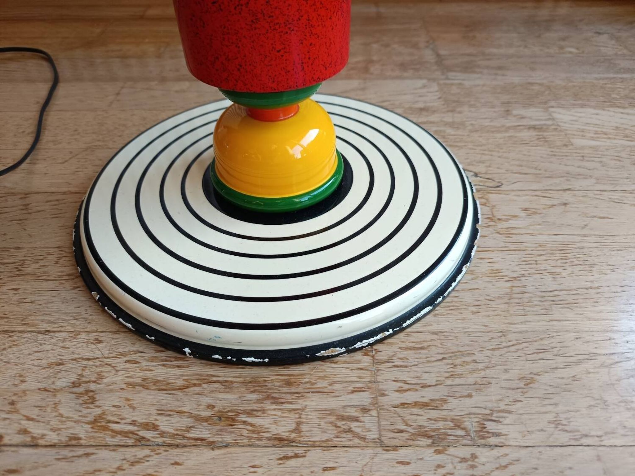 Guéridon et lampe laqués d'Olivier Vilatte