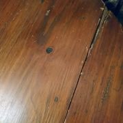 Round drop-leaf table in beech and pine