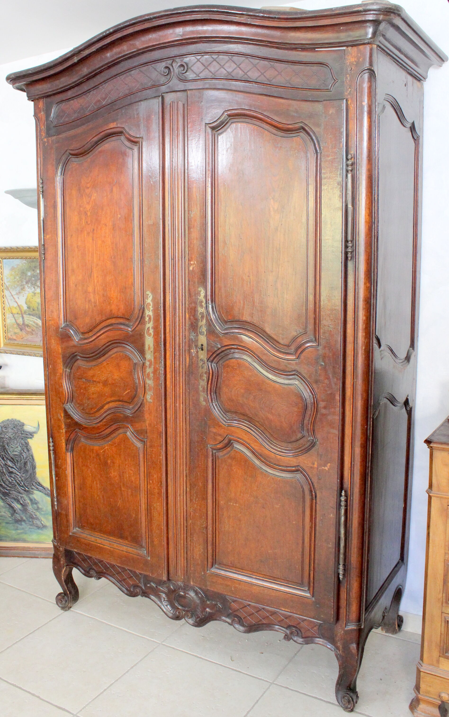 Armoire provençale Louis XV époque XVIIIème Corniche chapeau de