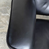 Lounge Chair & ottoman by Charles & Ray Eames edition Herman Miller