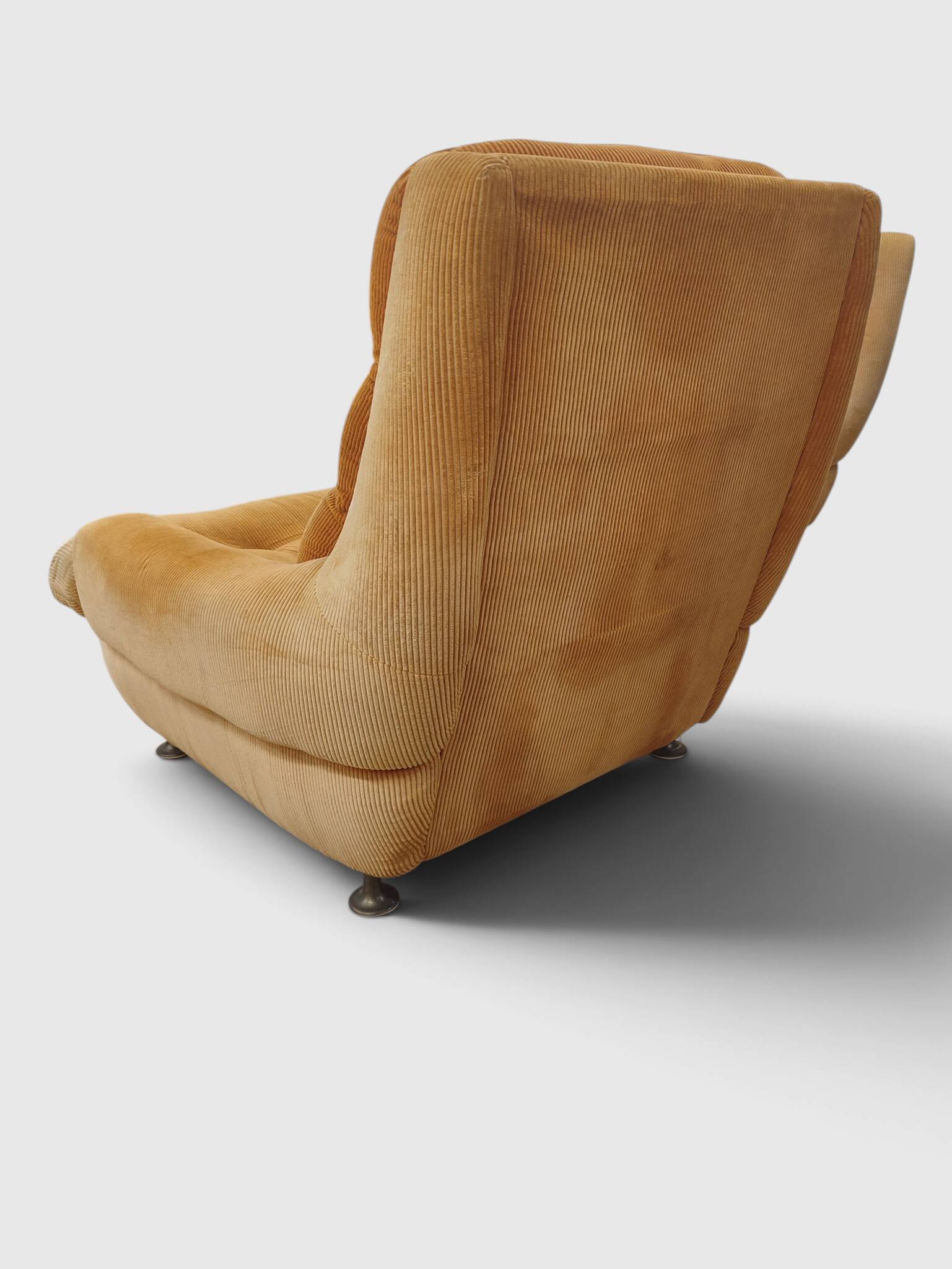 Fauteuil lounge velours côtelé "Gamba S.A. Paris" – Teinte Pêche / Abricot