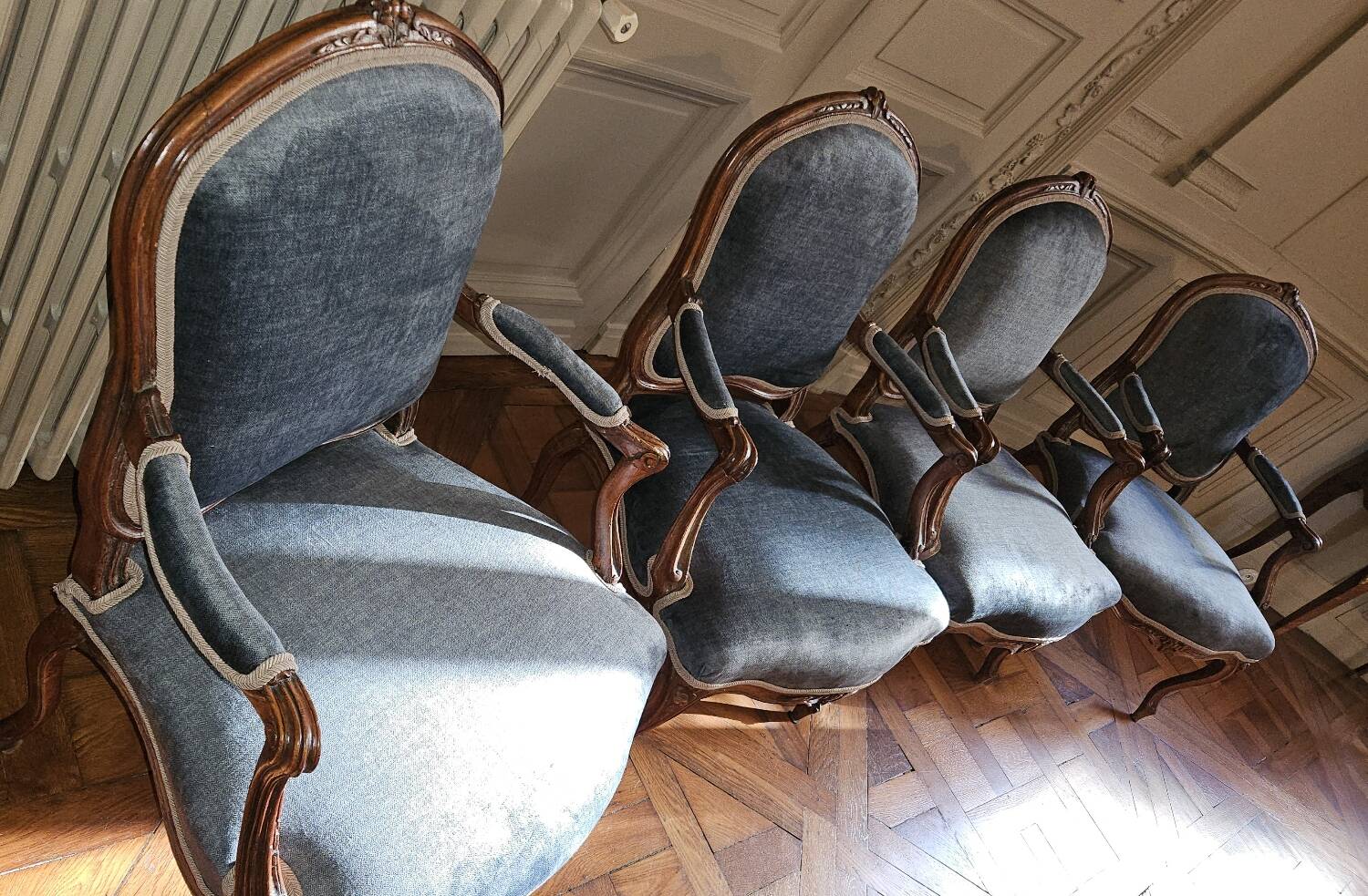set of 4 Louis XV armchairs with queen's backs
