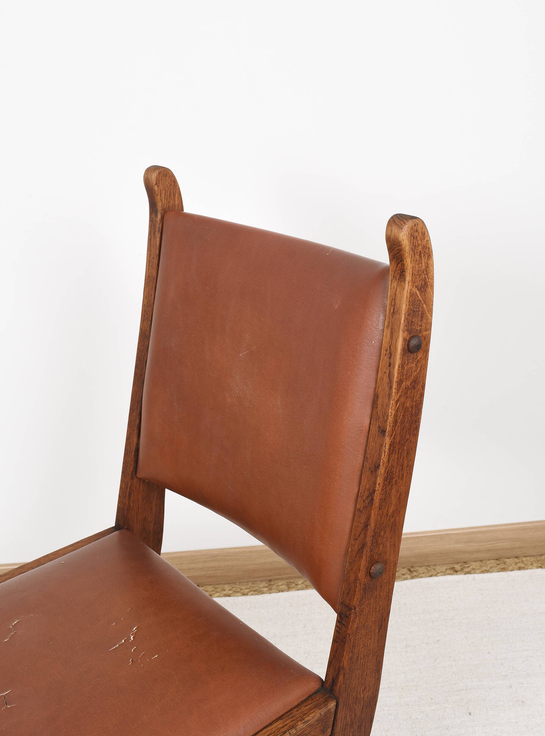 Pair of brutalist style chairs, in wood and leather.