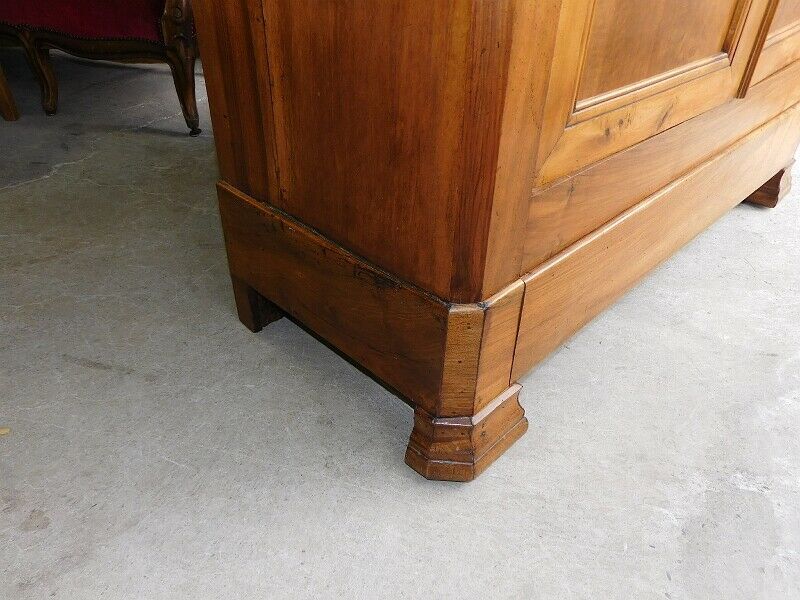 Louis Philippe walnut blond cabinet of the 19th
