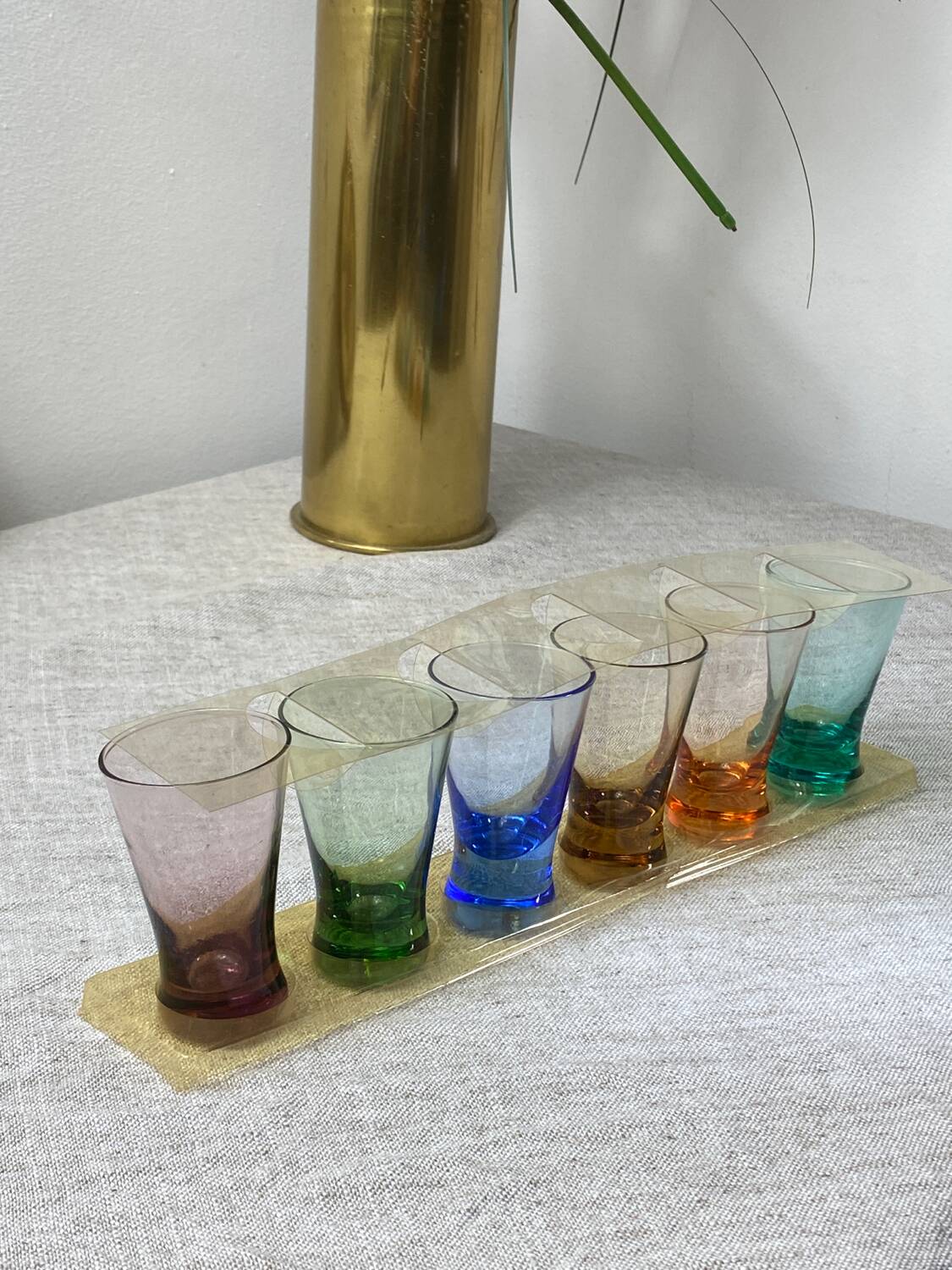 Set de six verres à liqueur colorés