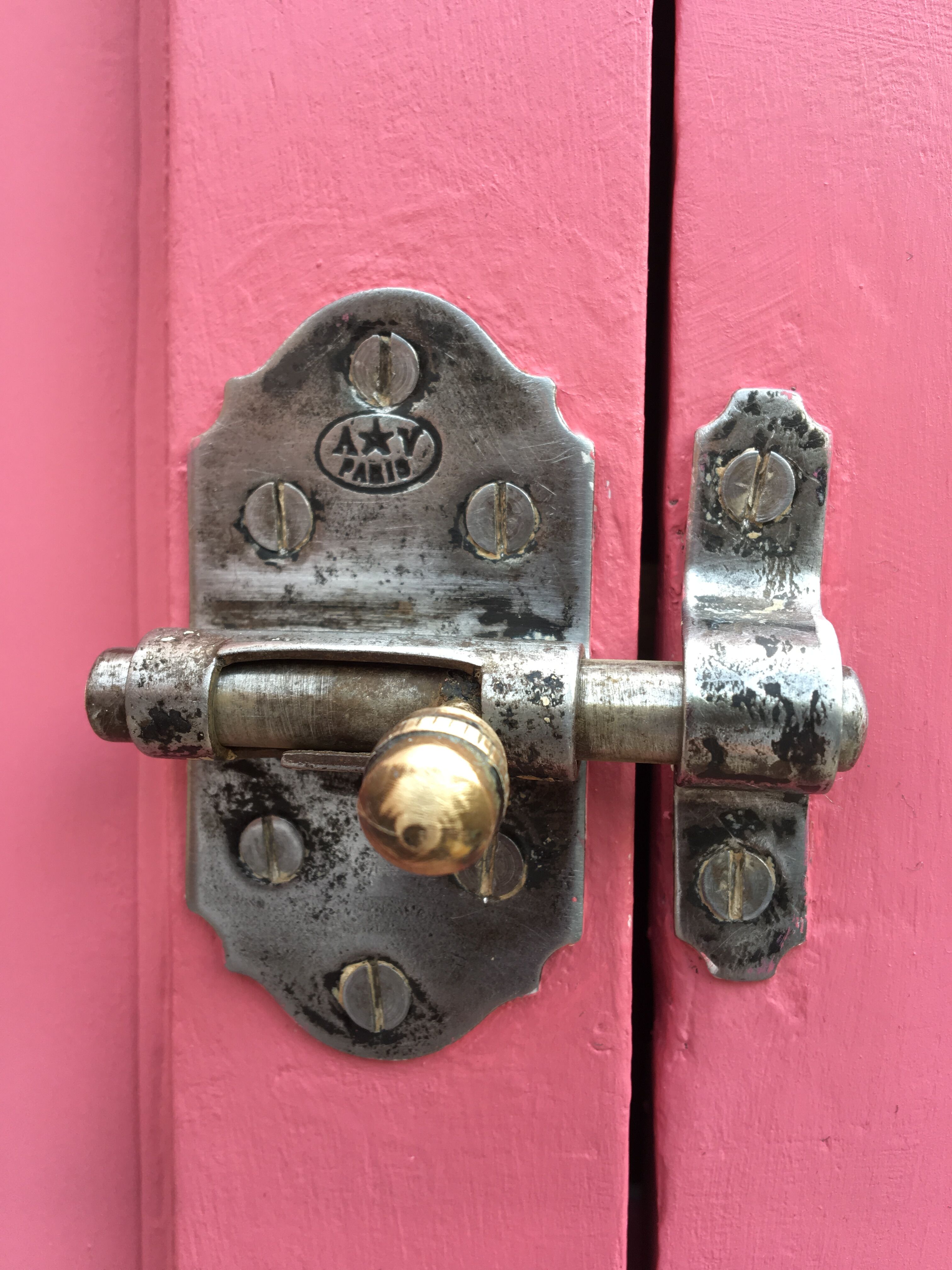 Parisian wardrobe bonnetière