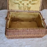 Old Wicker sewing box and scoubidou, vintage