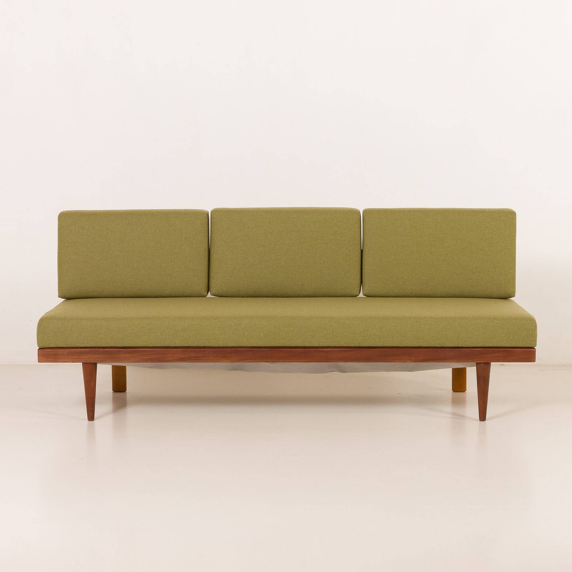 Svane daybed suit, set of 2 sofas and a side table by Igmar Relling, Norway