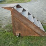 Staircase access scenic / shelf on roullettes