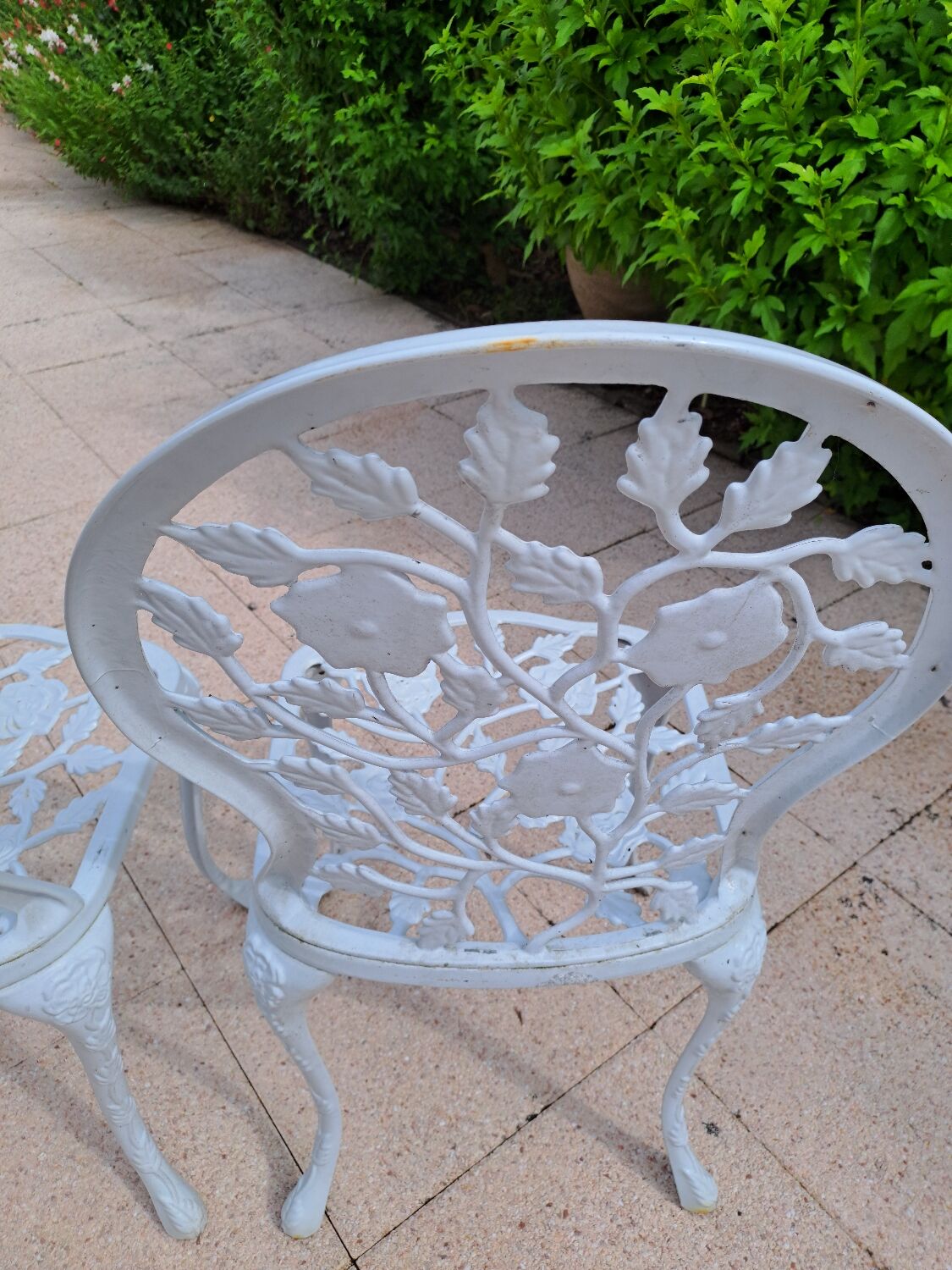 2 cast aluminum garden chairs