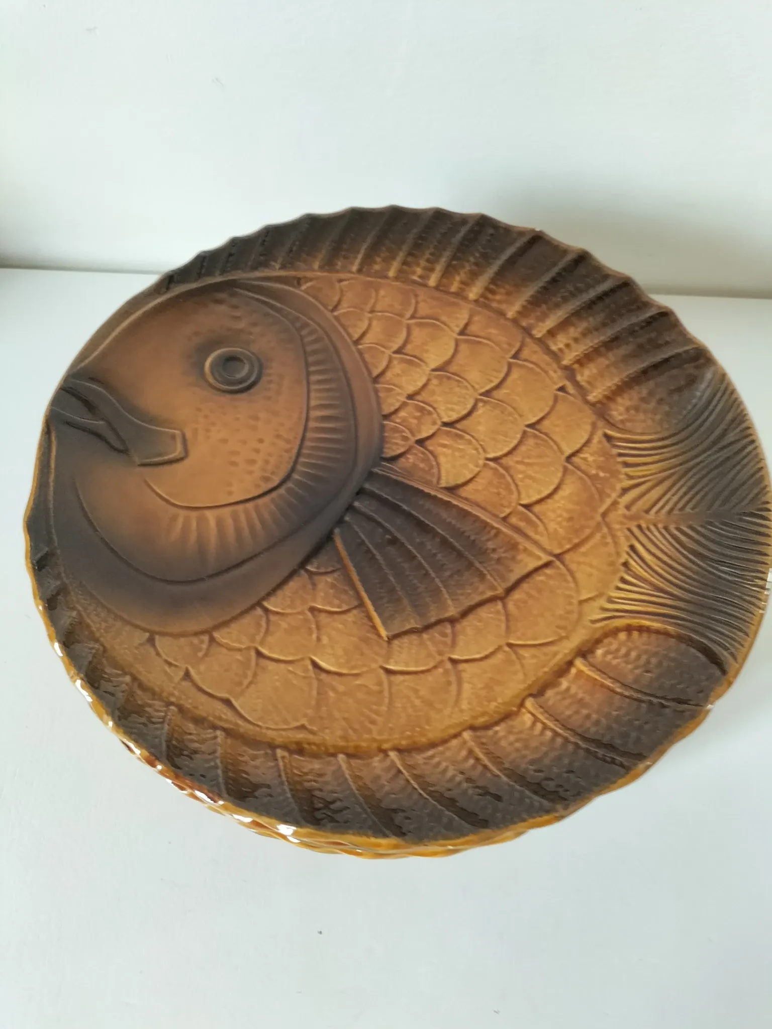 6 antique fish barbotine plates – Saint-Clément
