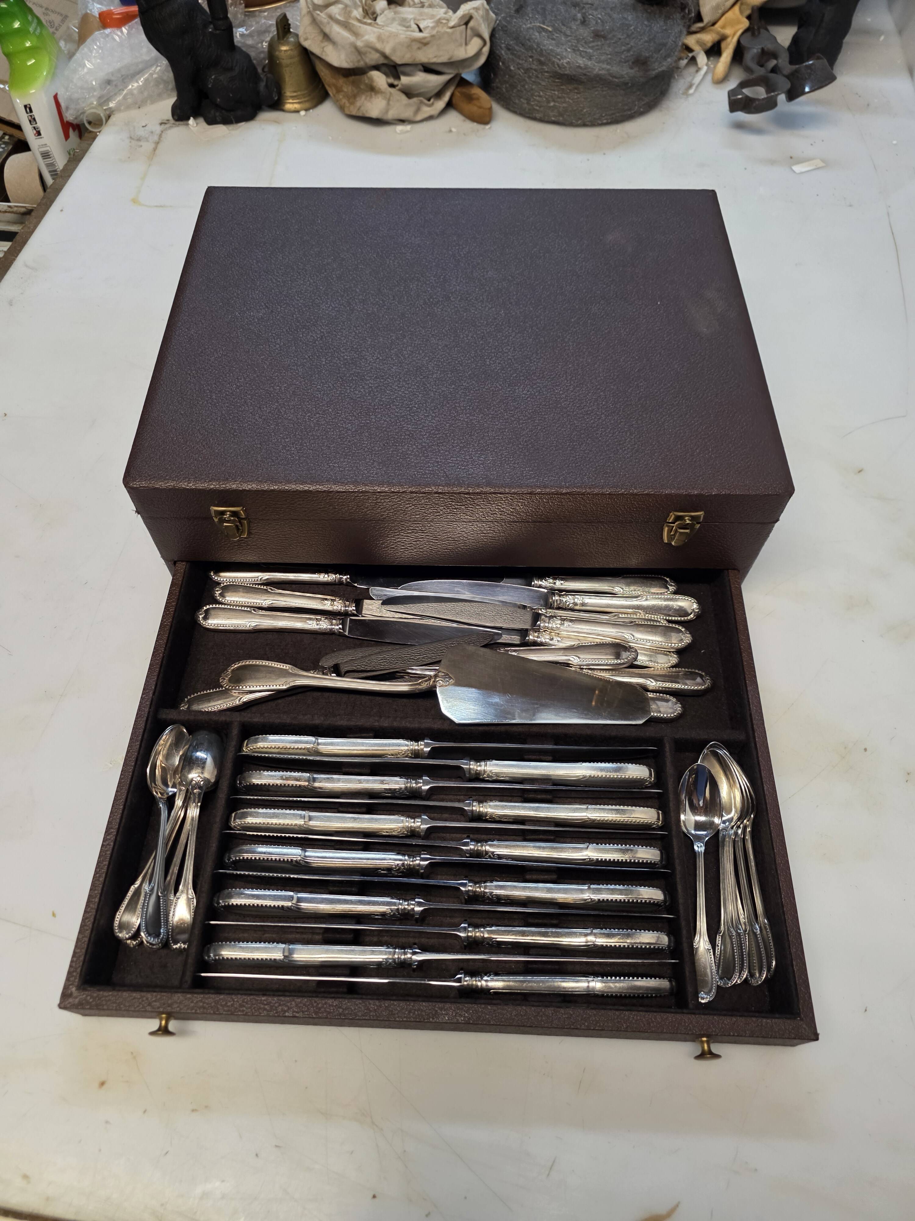 Ménagère 72 pièces en métal argenté 100  Saint-Médard, avec coffret