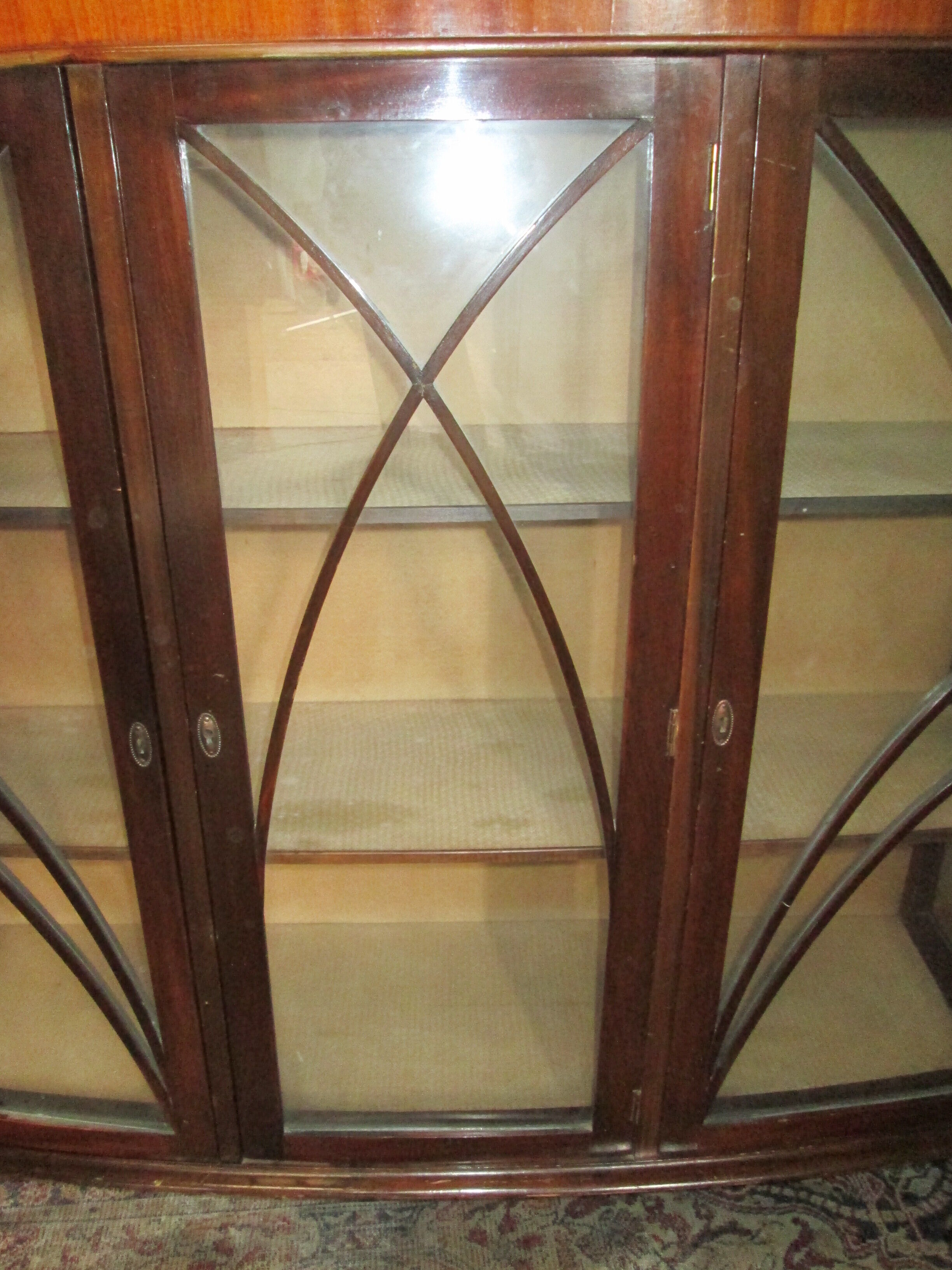 English mahogany showcase from 1920