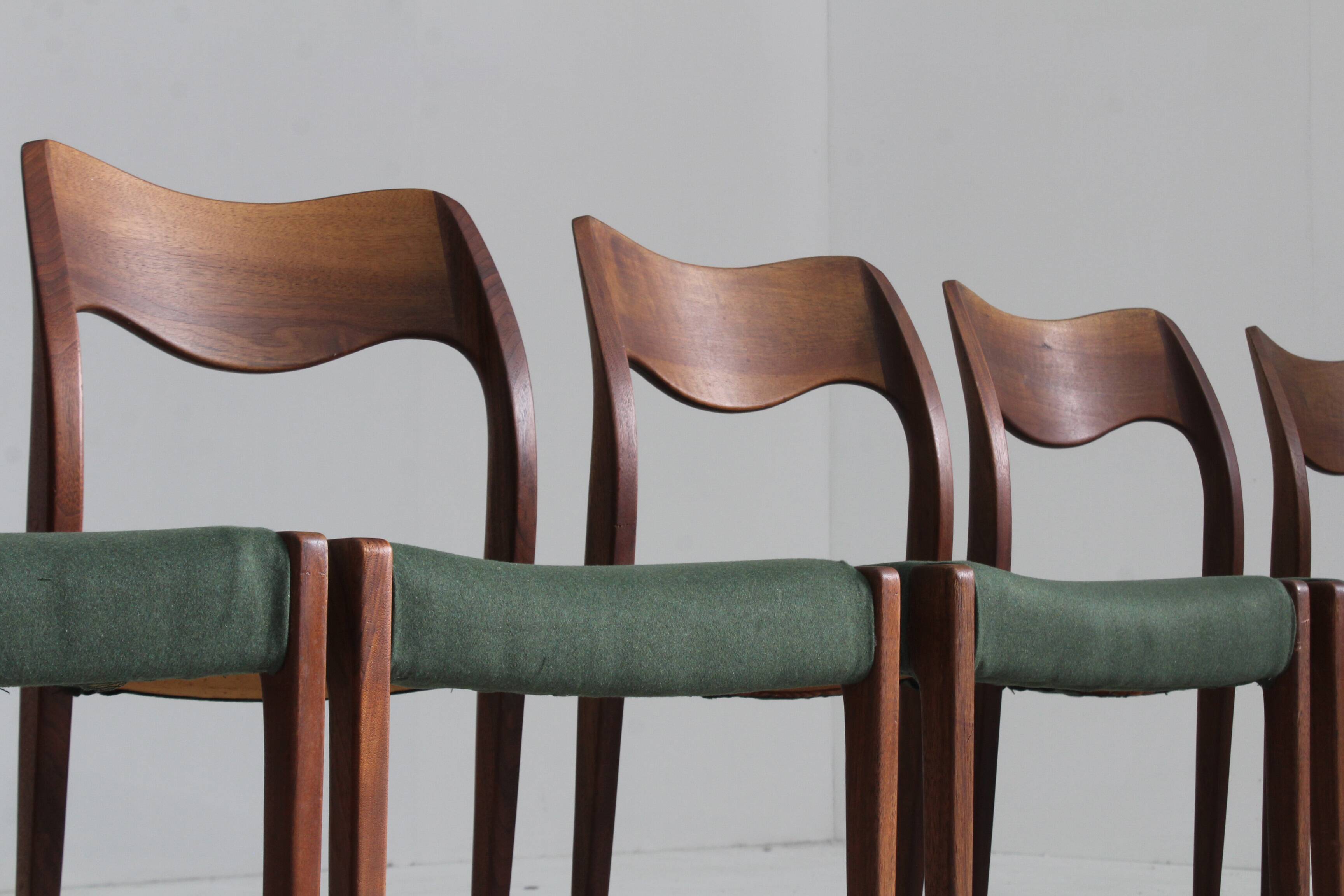 Set of 6 Vintage Danish dining room chairs by Niels Moller model 71