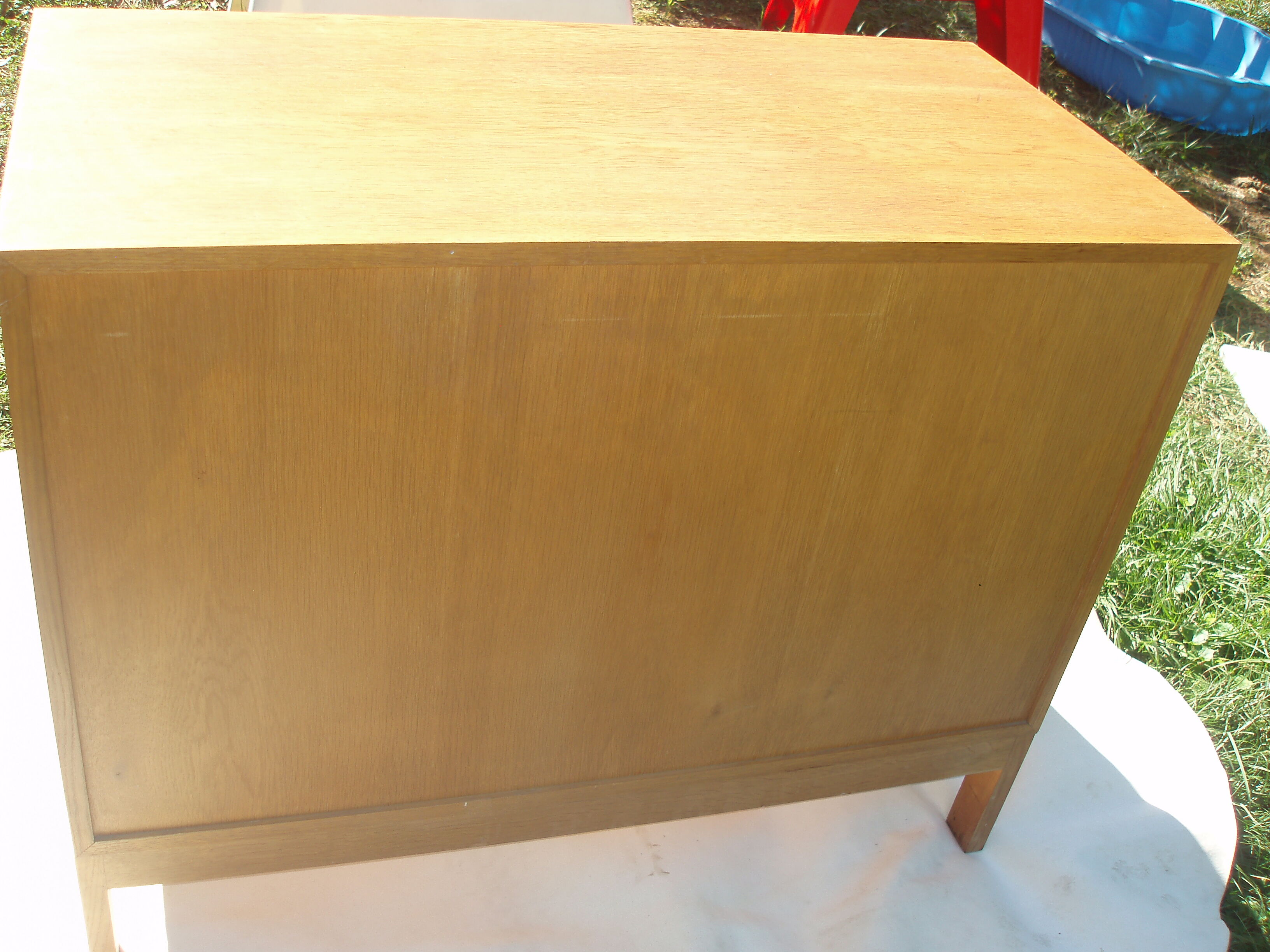Oak chest of drawers