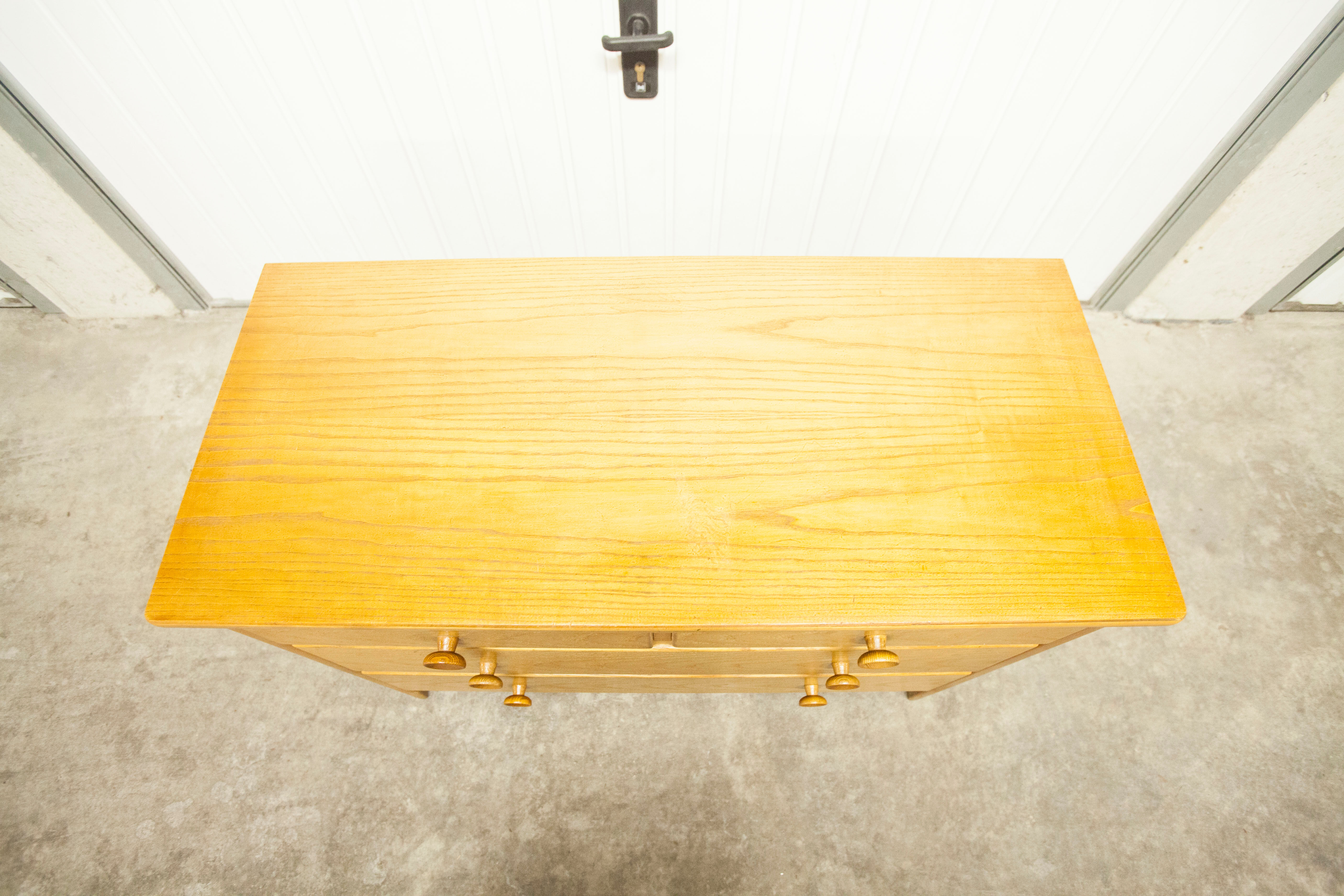 Commode des années 70 en pin 4 tiroirs 1m de large