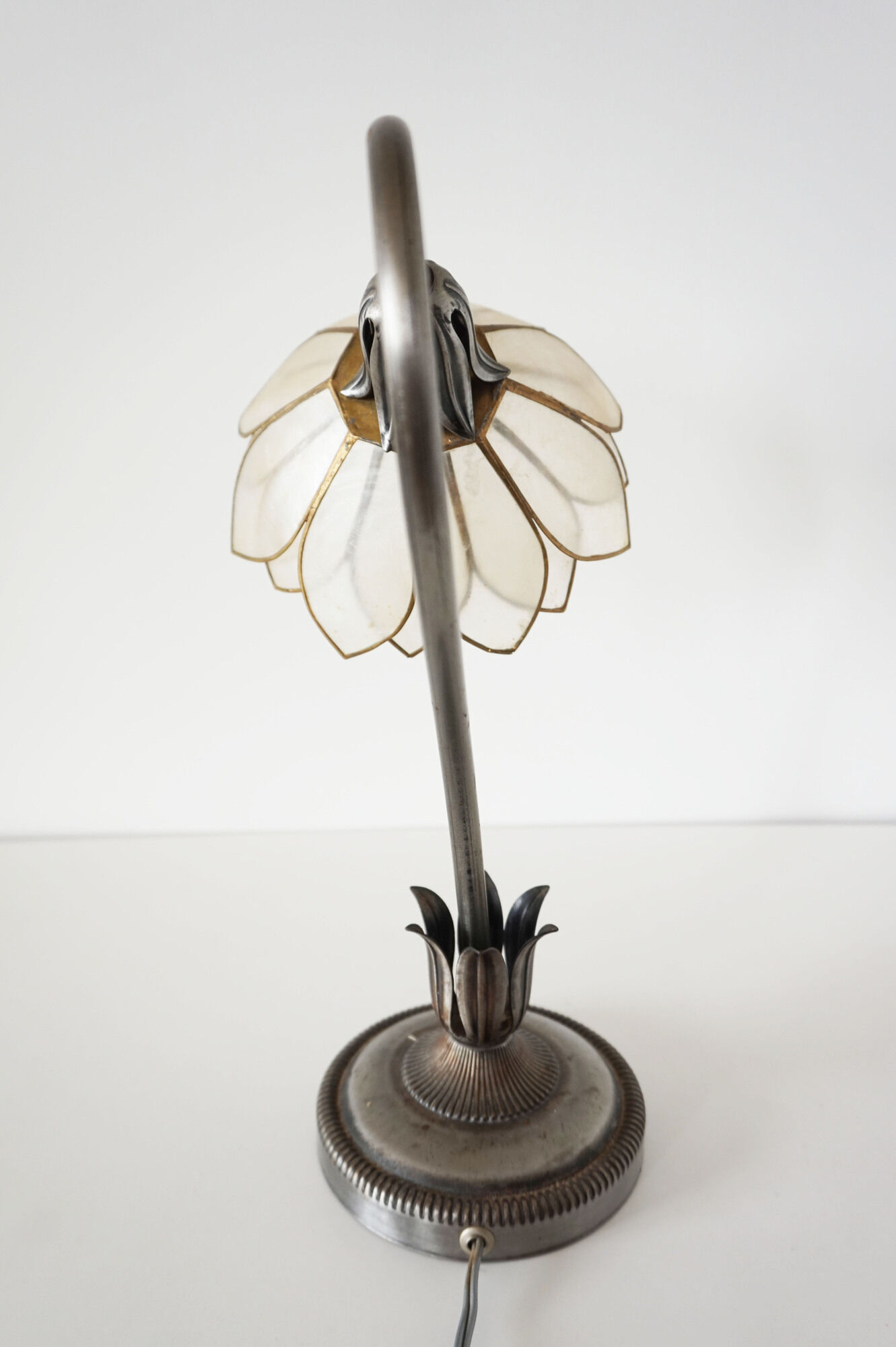 Metal flower lamp and ancient mother-of-pearl