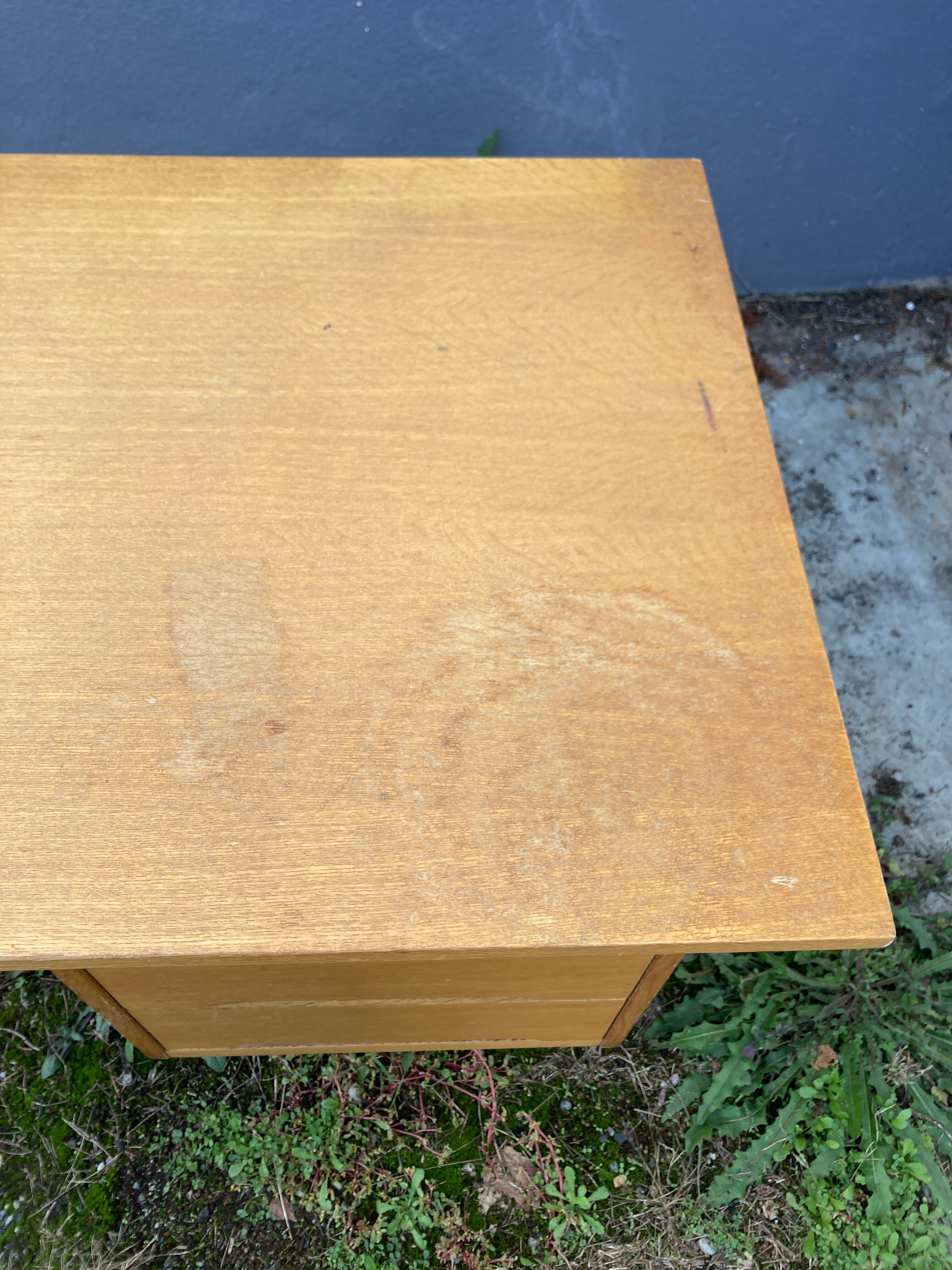 Scandinavian desk with drawer box