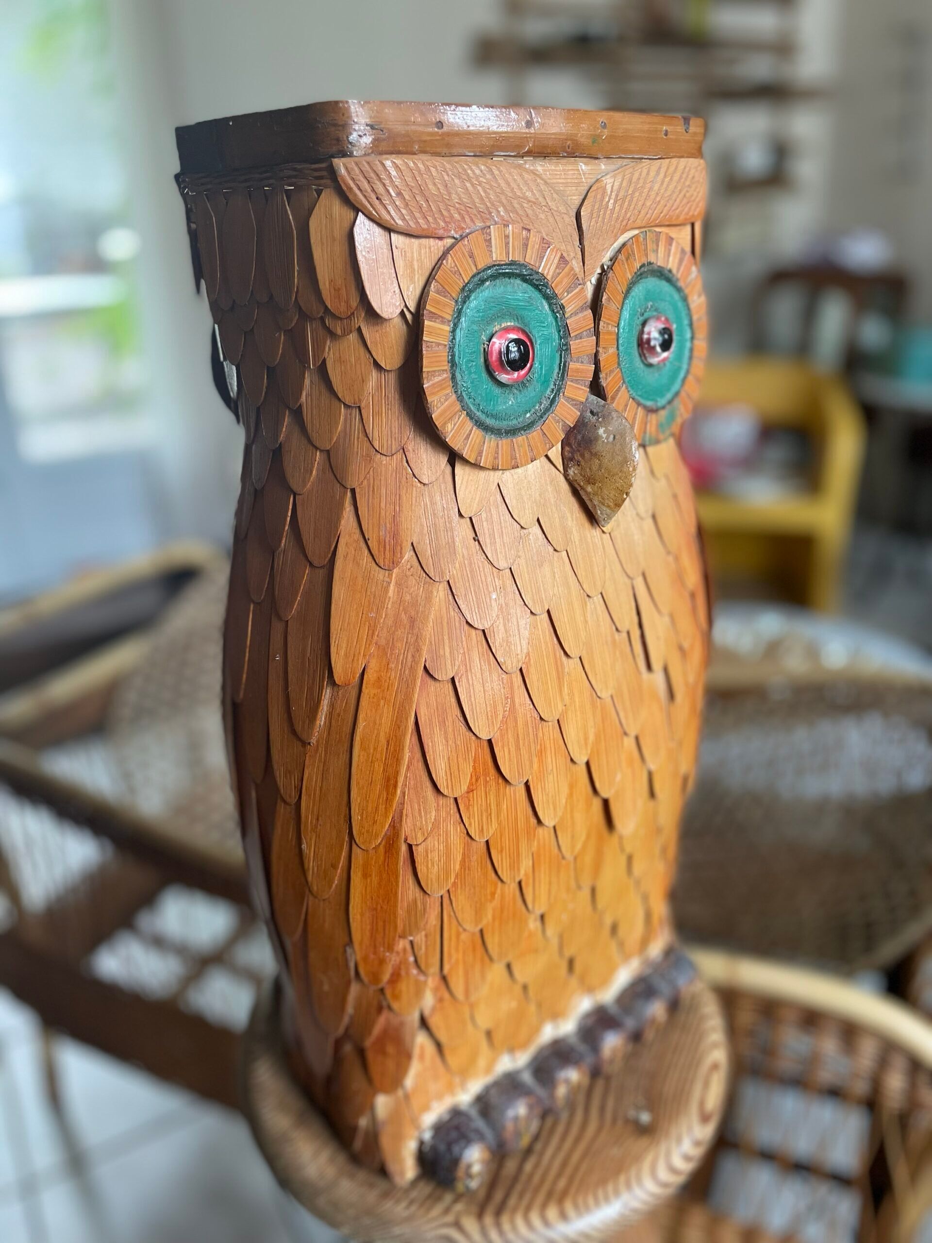 Porte-parapluies chouette vintage en osier et bois sculpté