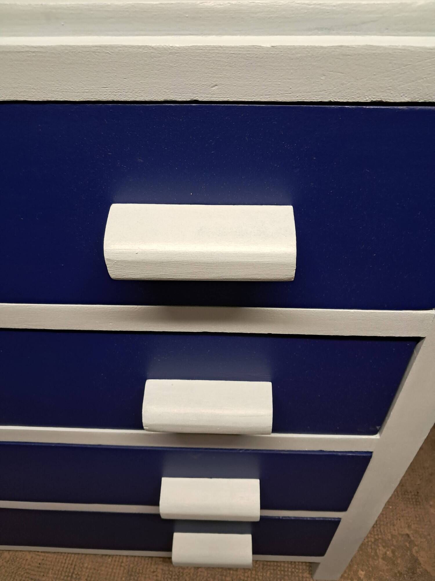Chest of drawers with 4 drawers