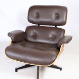 Charles Eames Lounge Chair In Brown Leather And Light Walnut