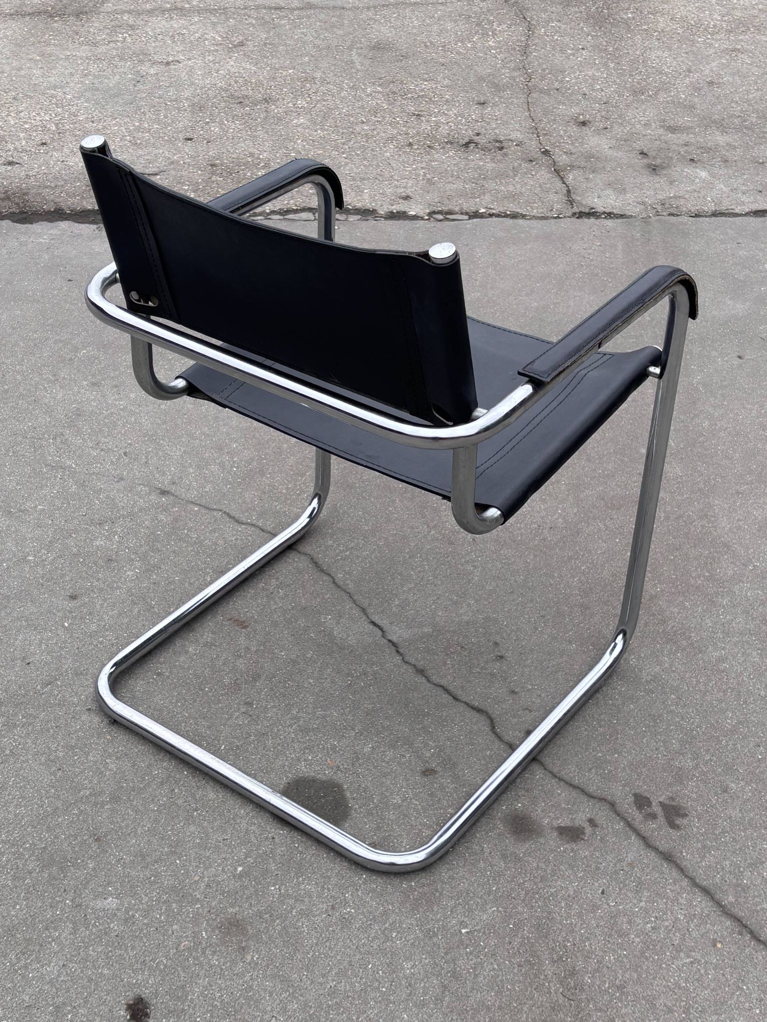 Set of 4 bauhaus cantilever chairs black leather and chrome design 80's