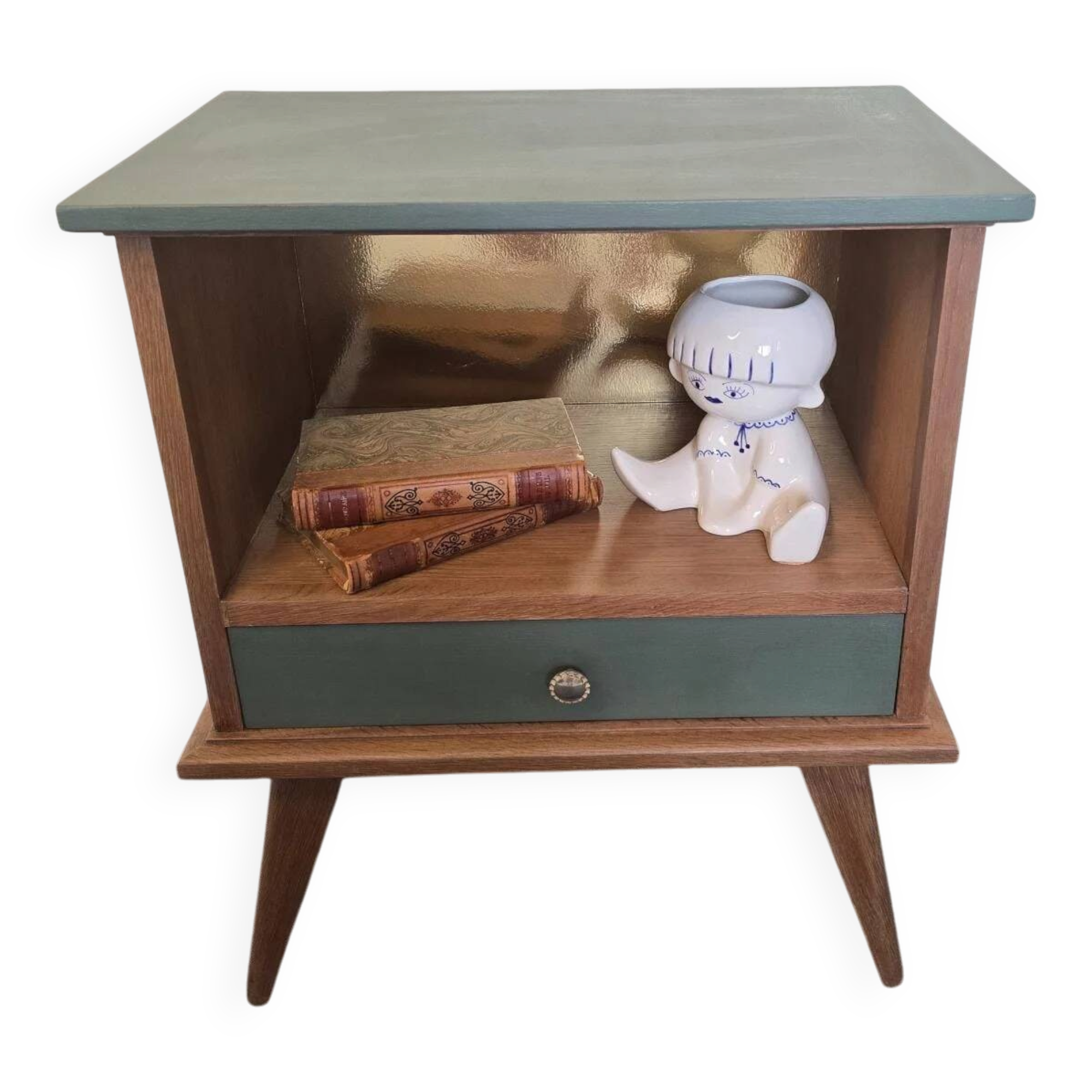 Renovated vintage bedside table in wood, with tapered legs – Matt green & gold background