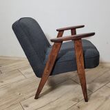 Paire de fauteuils 366 conçus dans les années 1960 par Jozef Chierowski