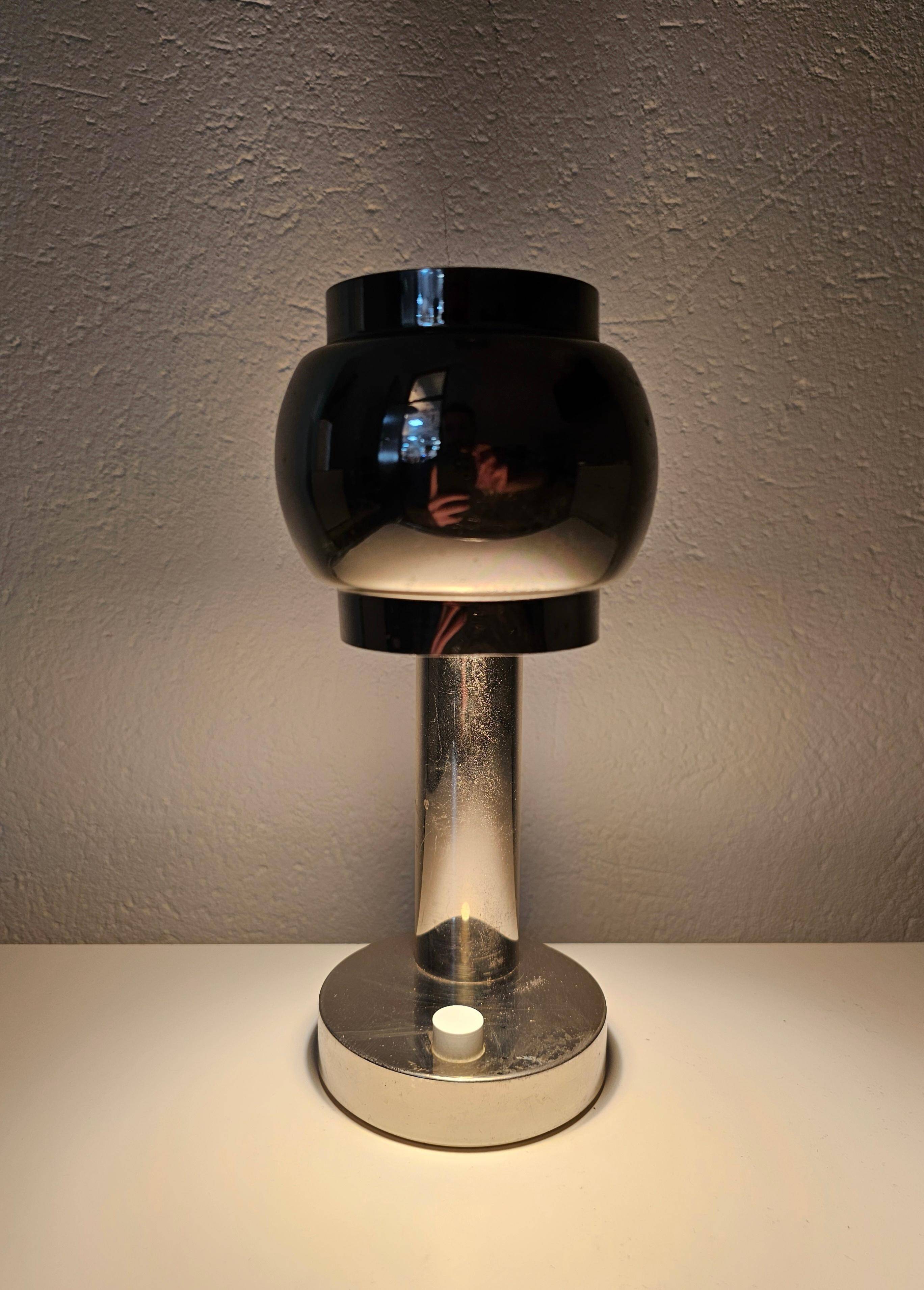 Space Age table lamp in chrome with a swivelling shade, Italy 1970s.