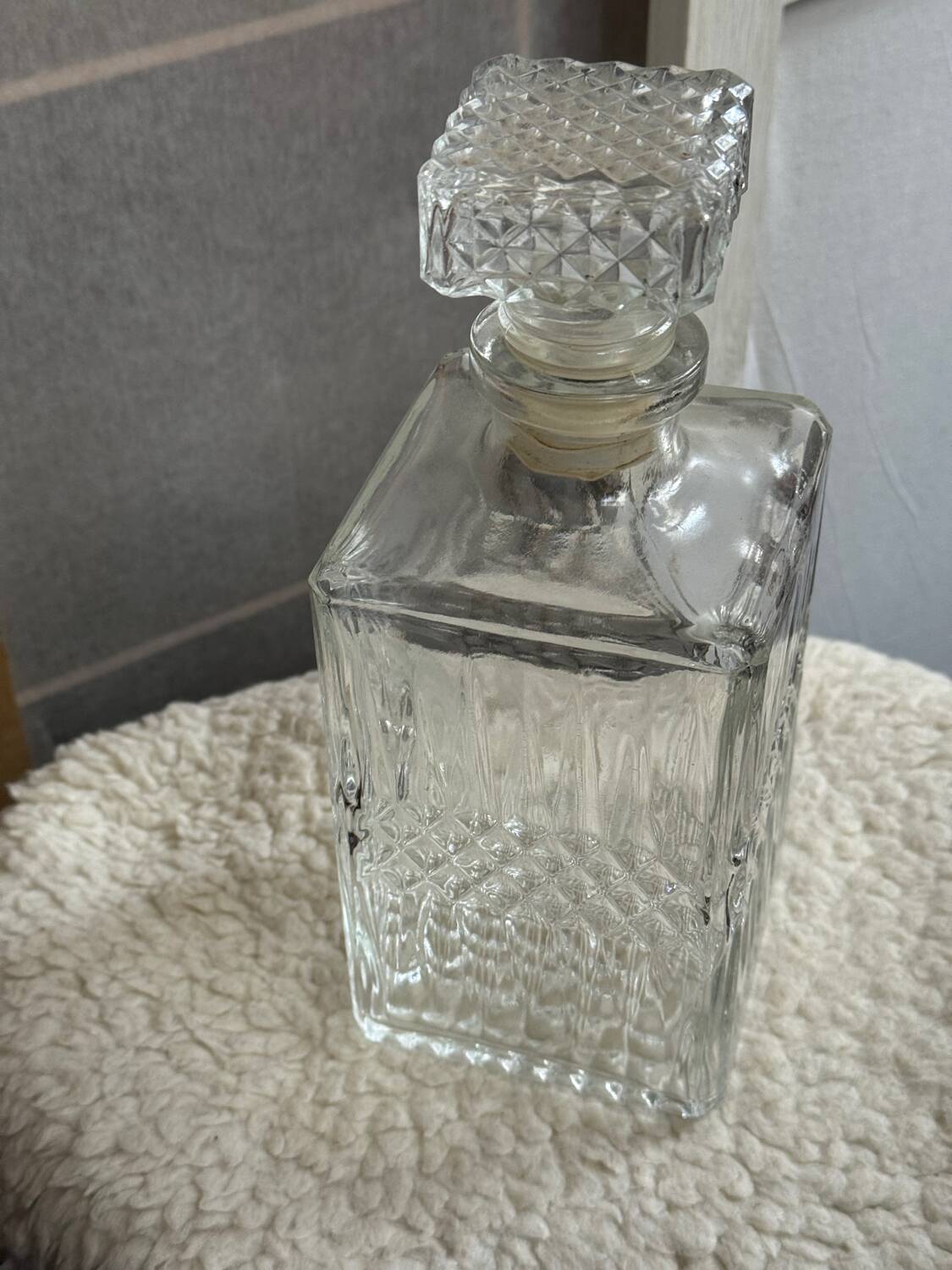 Glass whisky decanter