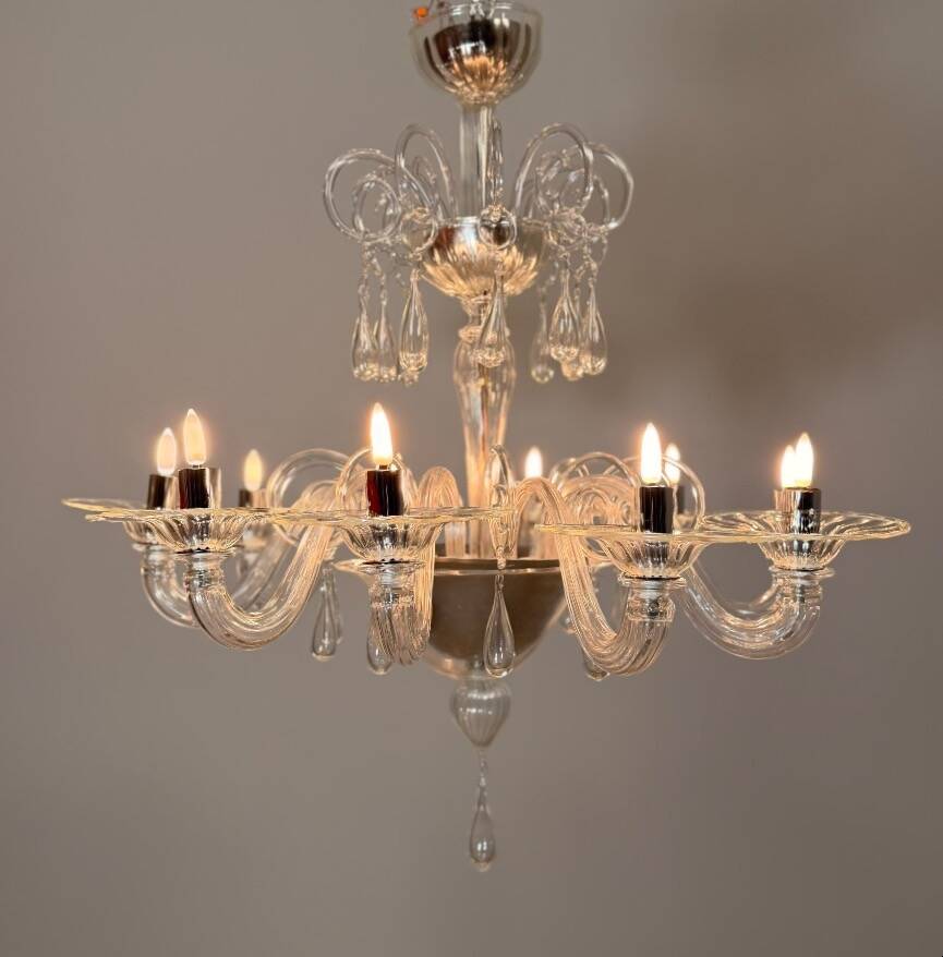Venetian chandelier in transparent Murano glass with 10 light arms, circa 1980.