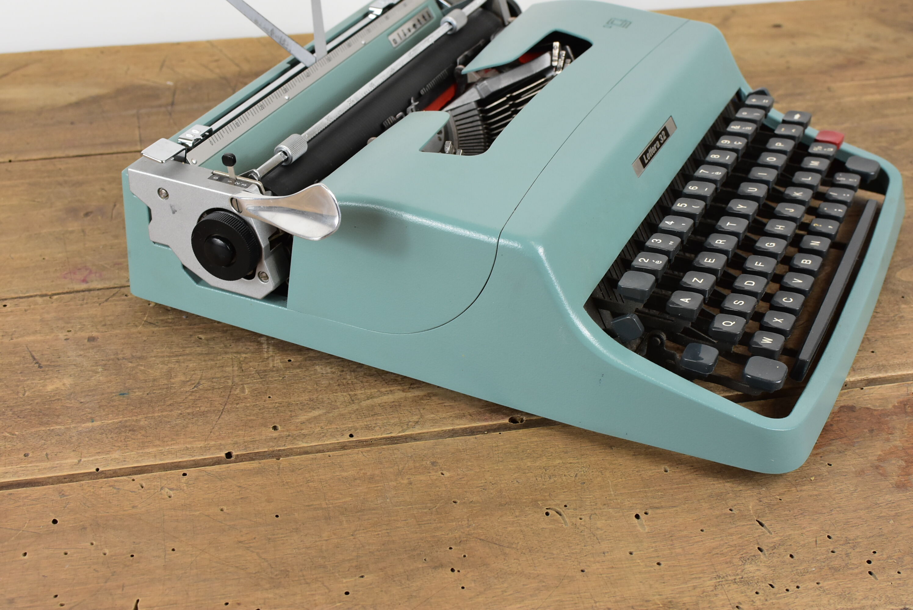 Lettera 32 typewriter.