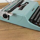 Lettera 32 typewriter.