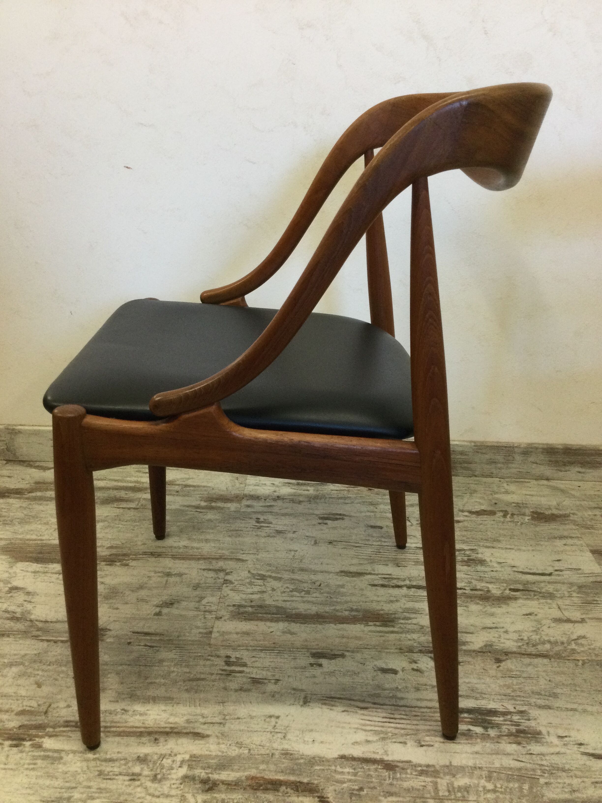 4 Samcom chairs by Johannes Andersen