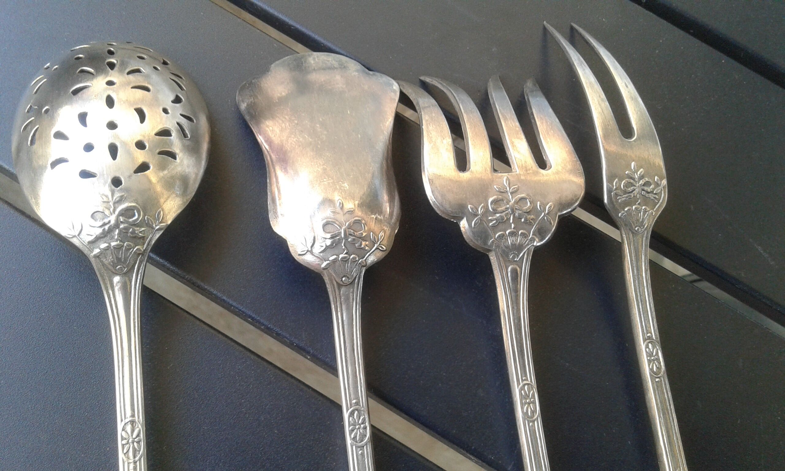 Box consisting of 4 mignardise service covers