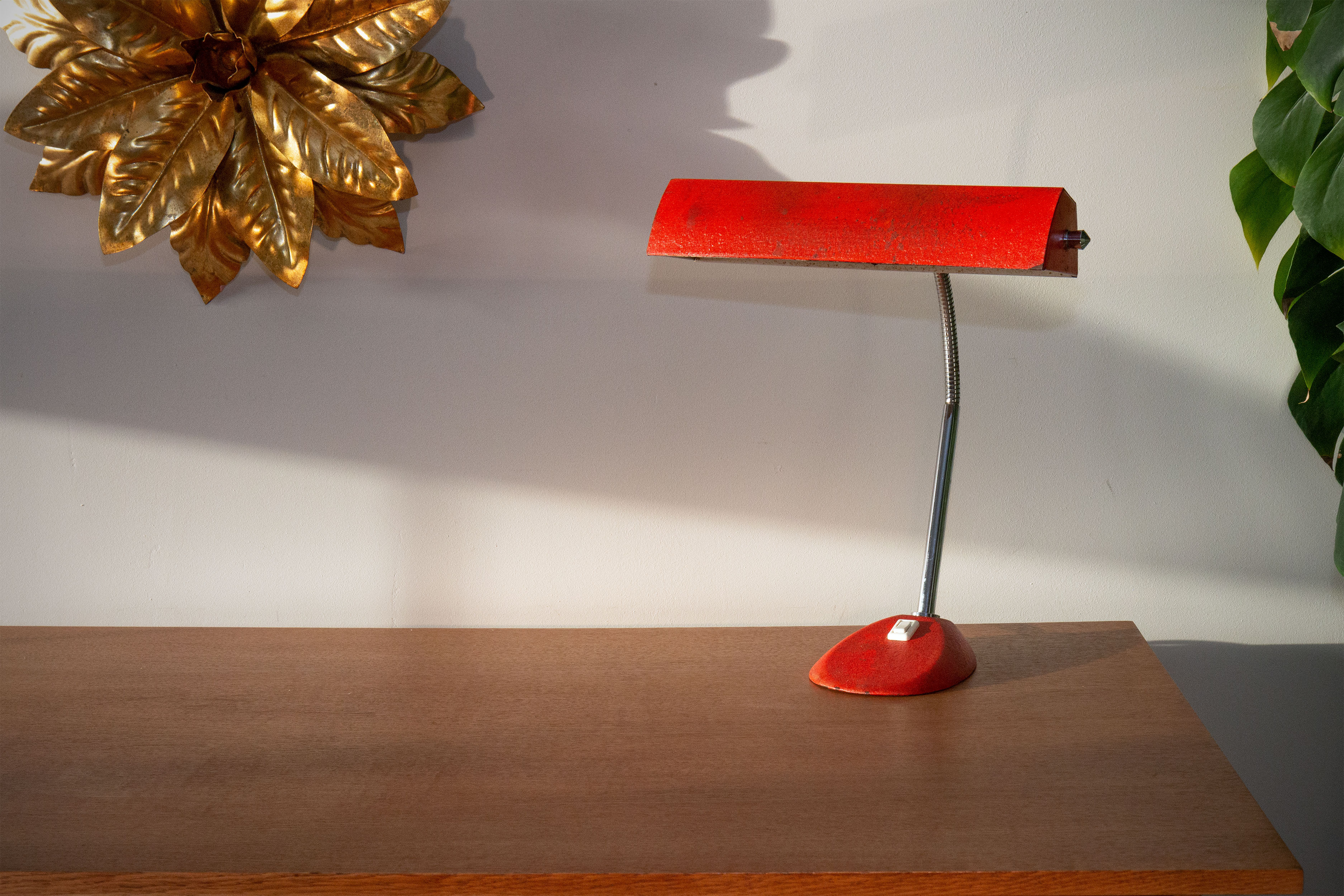 Desk lamp year 50 red granite painting